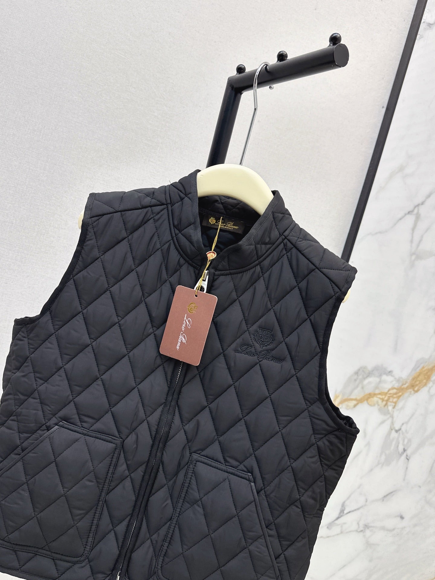 Loro 25fw padded vest