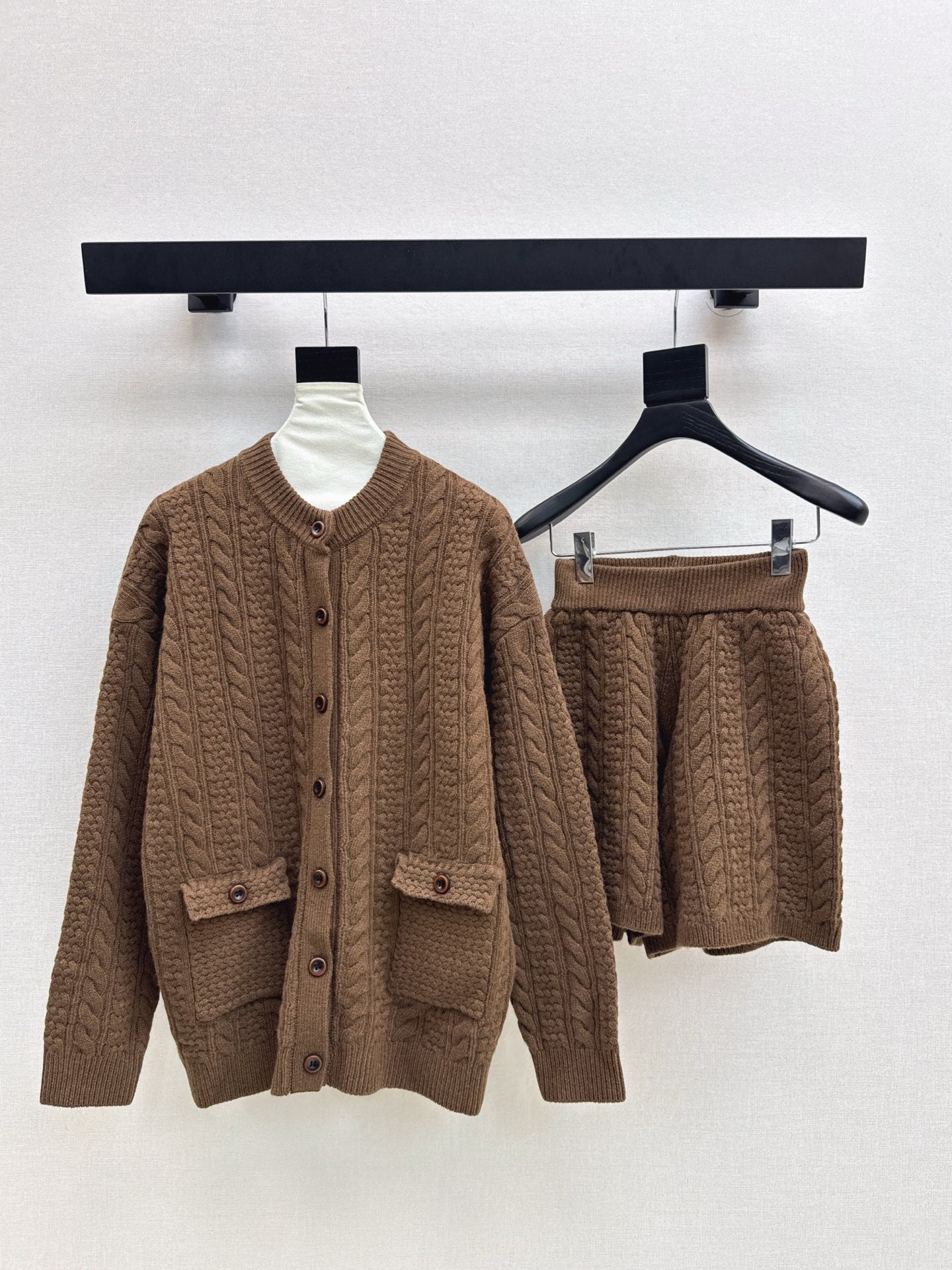 Loro 25fw cardigan short set