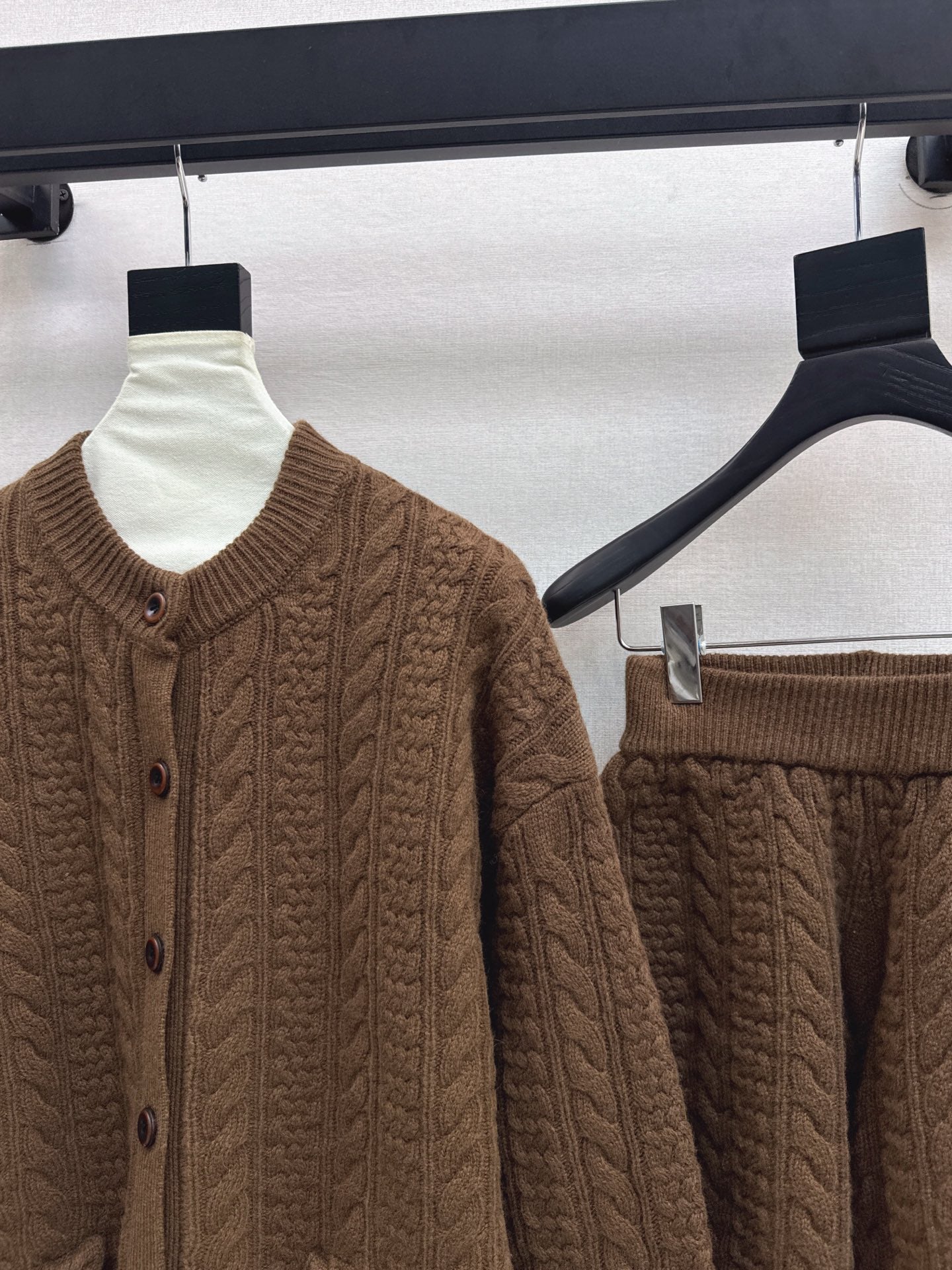 Loro 25fw cardigan short set