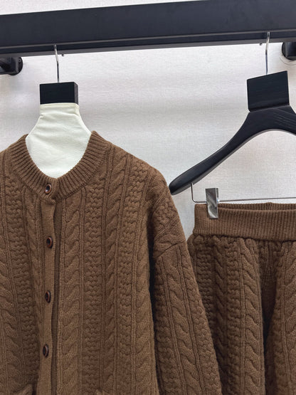 Loro 25fw cardigan short set