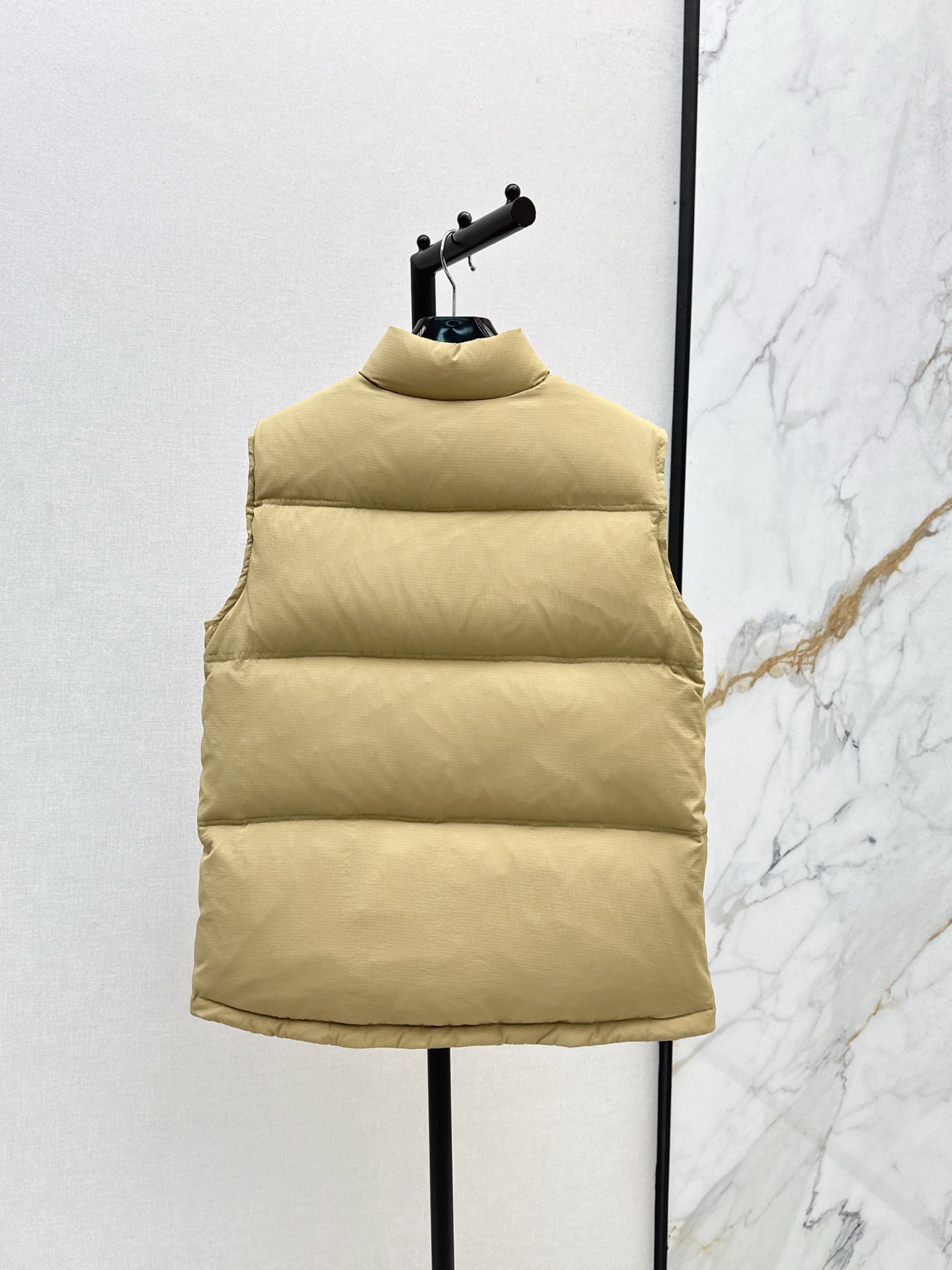 Celi 25fw down vest