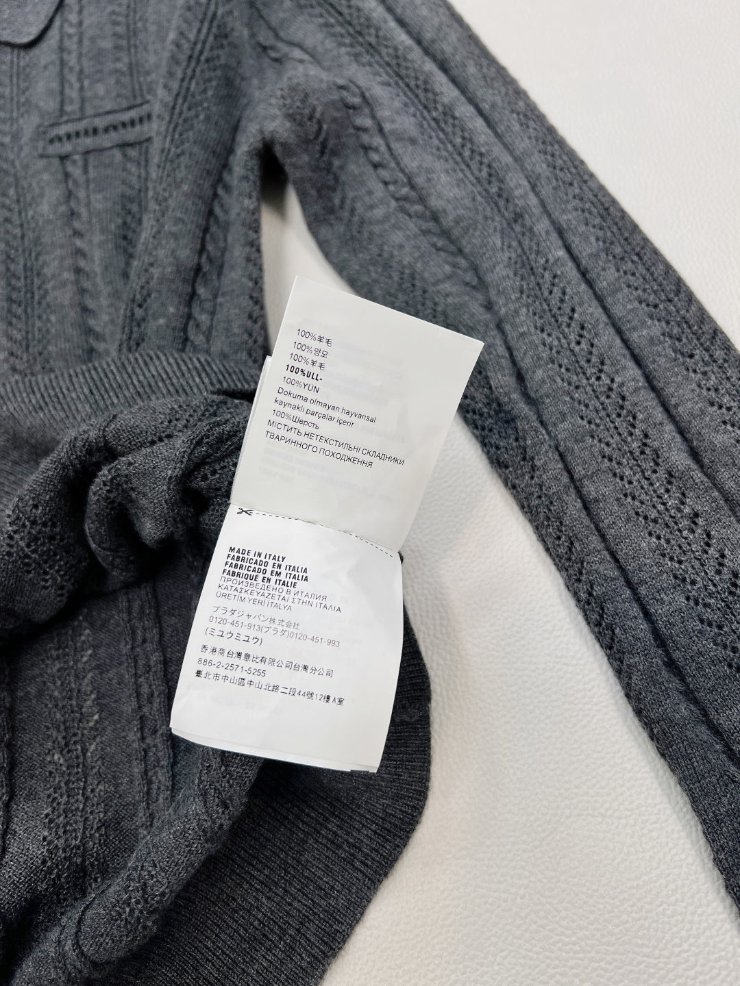 Miu 25fw knitted sweater