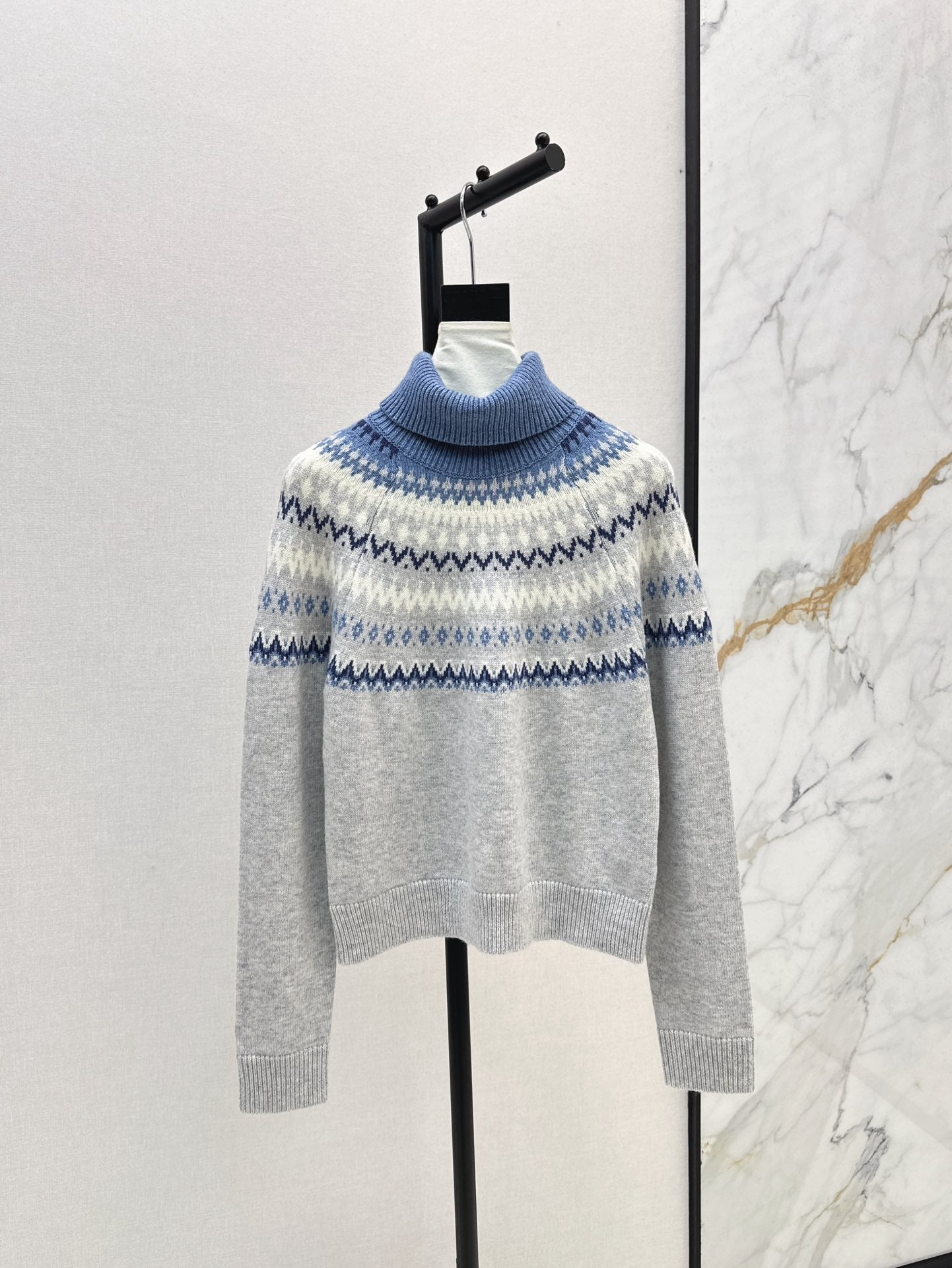 Loro 25fw sweater