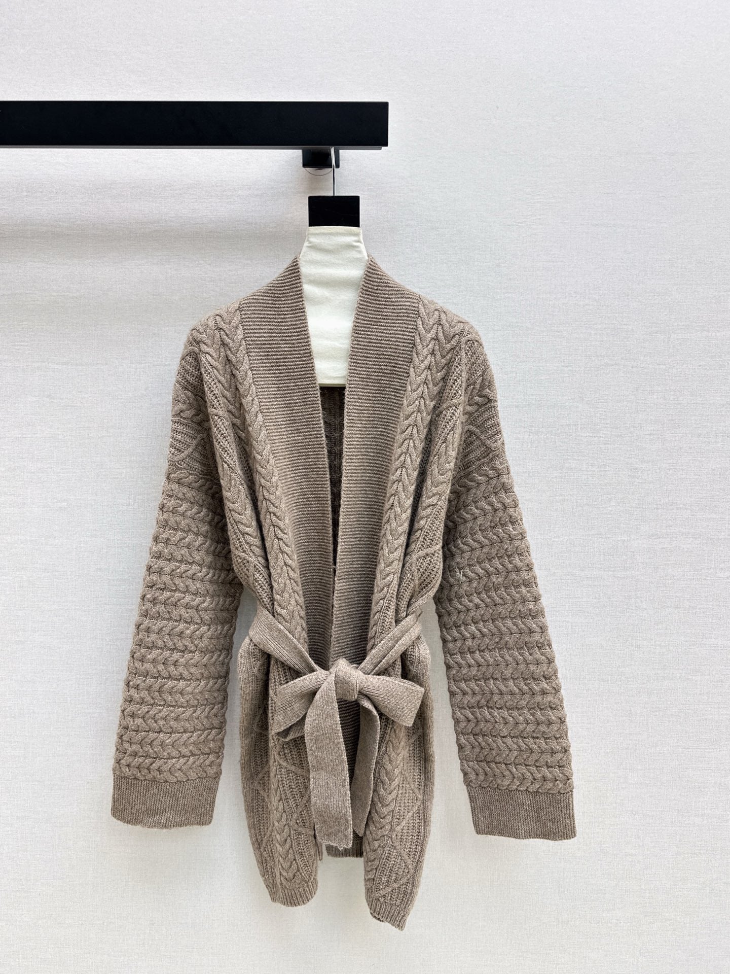 Loro 25fw knitted cardigan