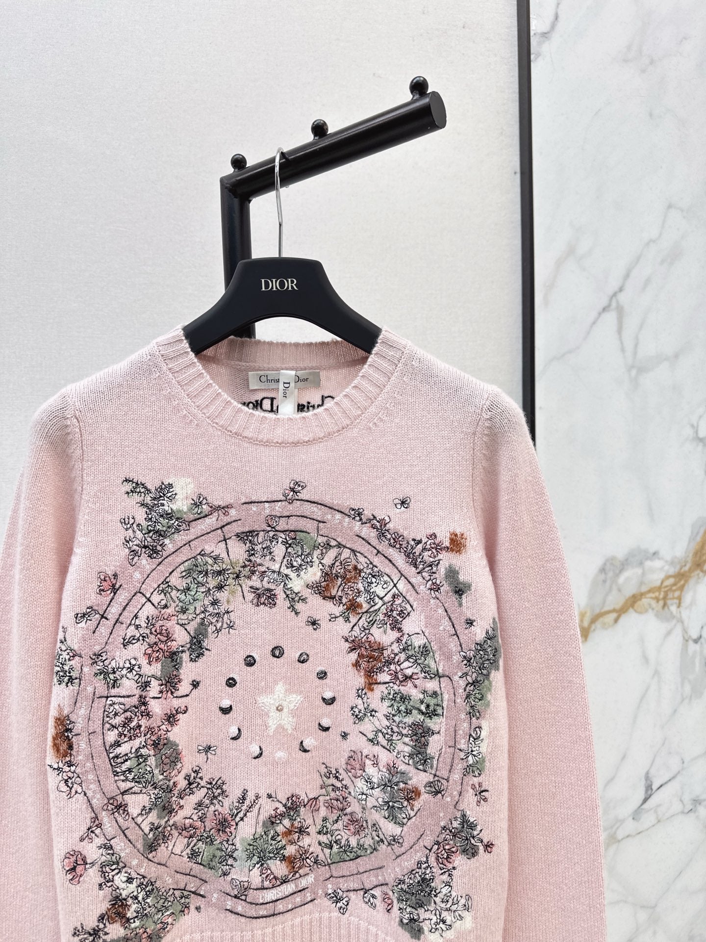 CD 25fw embroidery sweater
