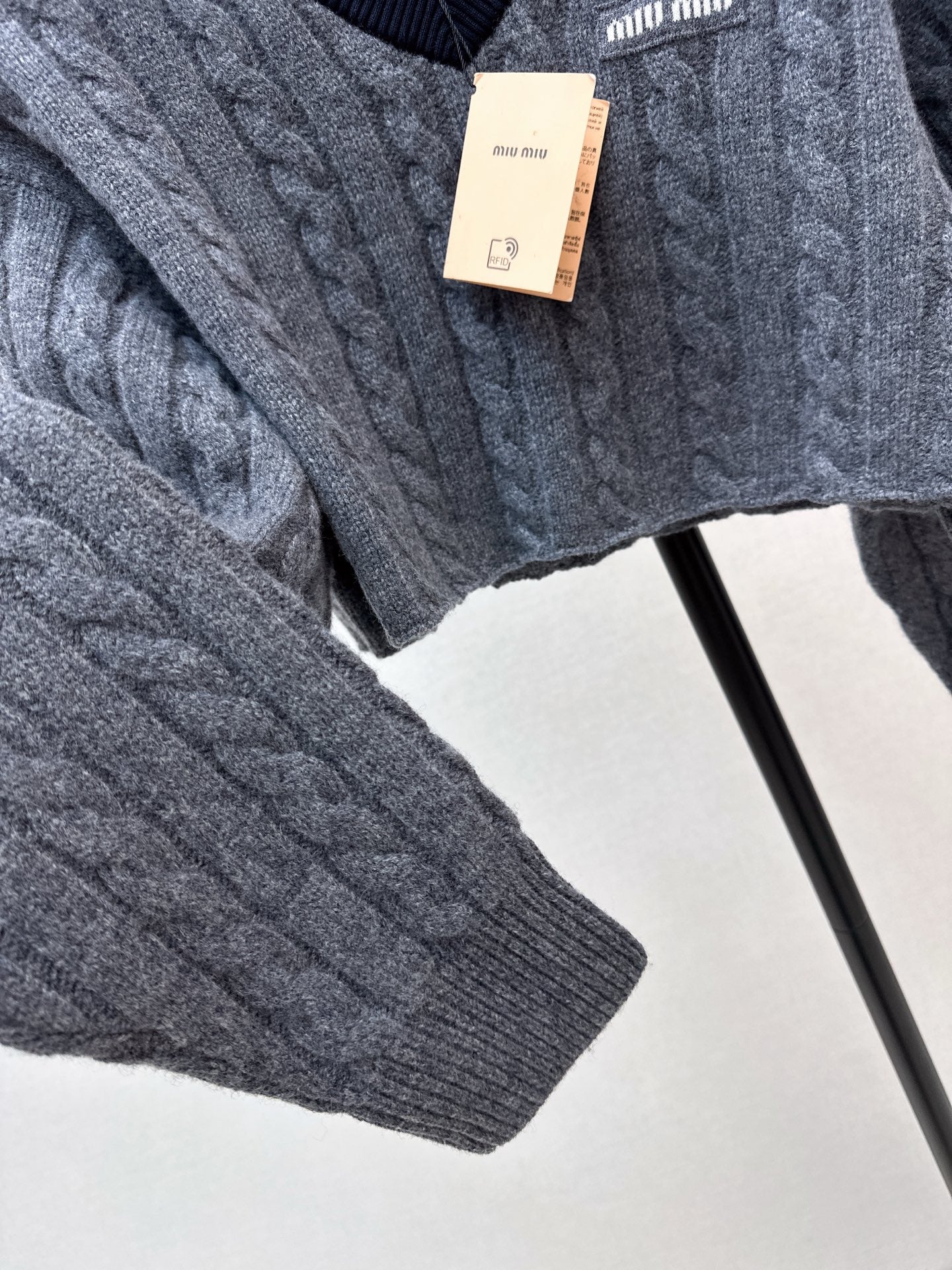 Miu 25fw knit sweater