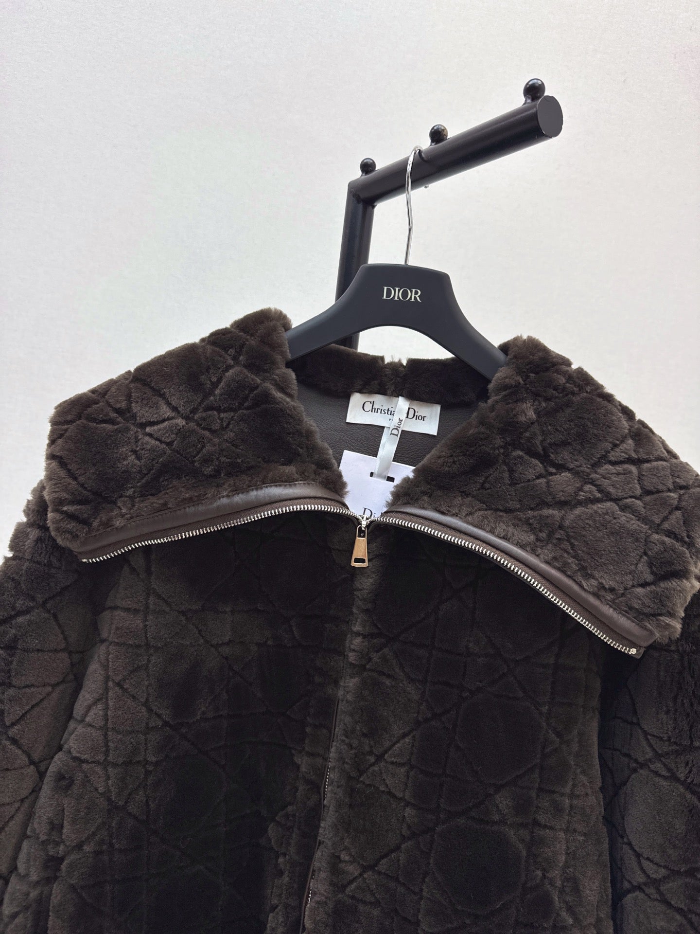 CD 25fw fur jacket