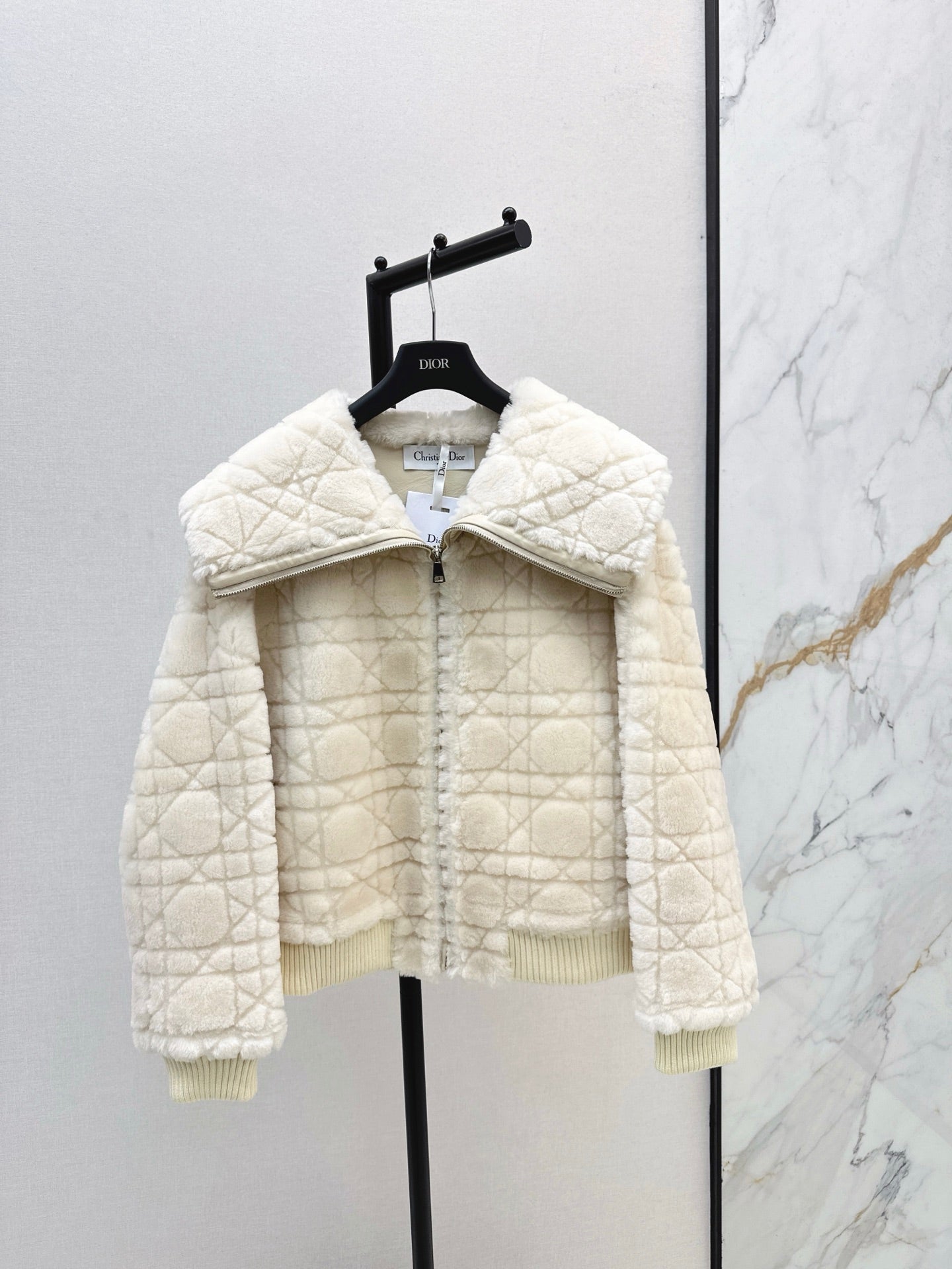 CD 25fw fur jacket