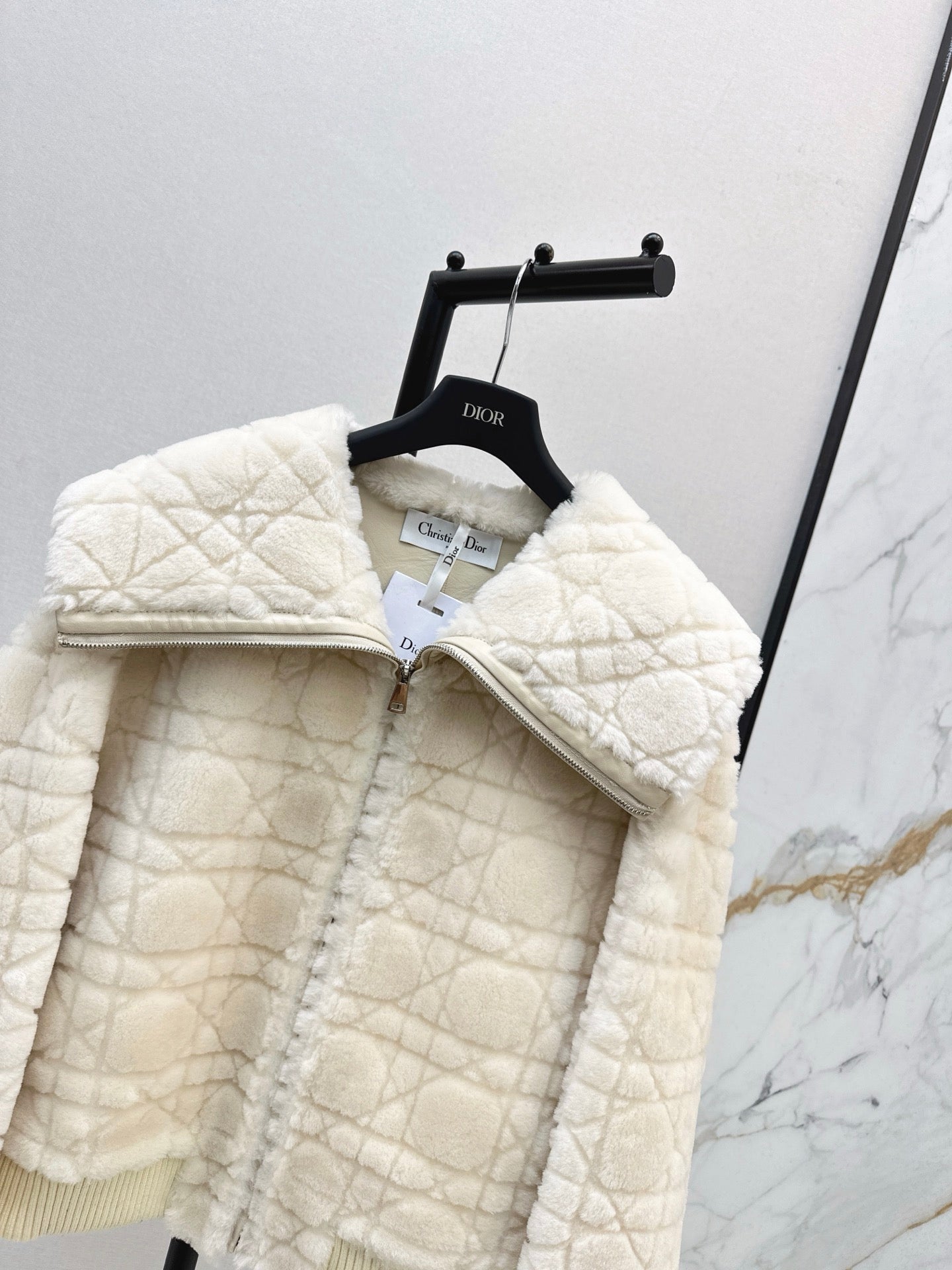 CD 25fw fur jacket
