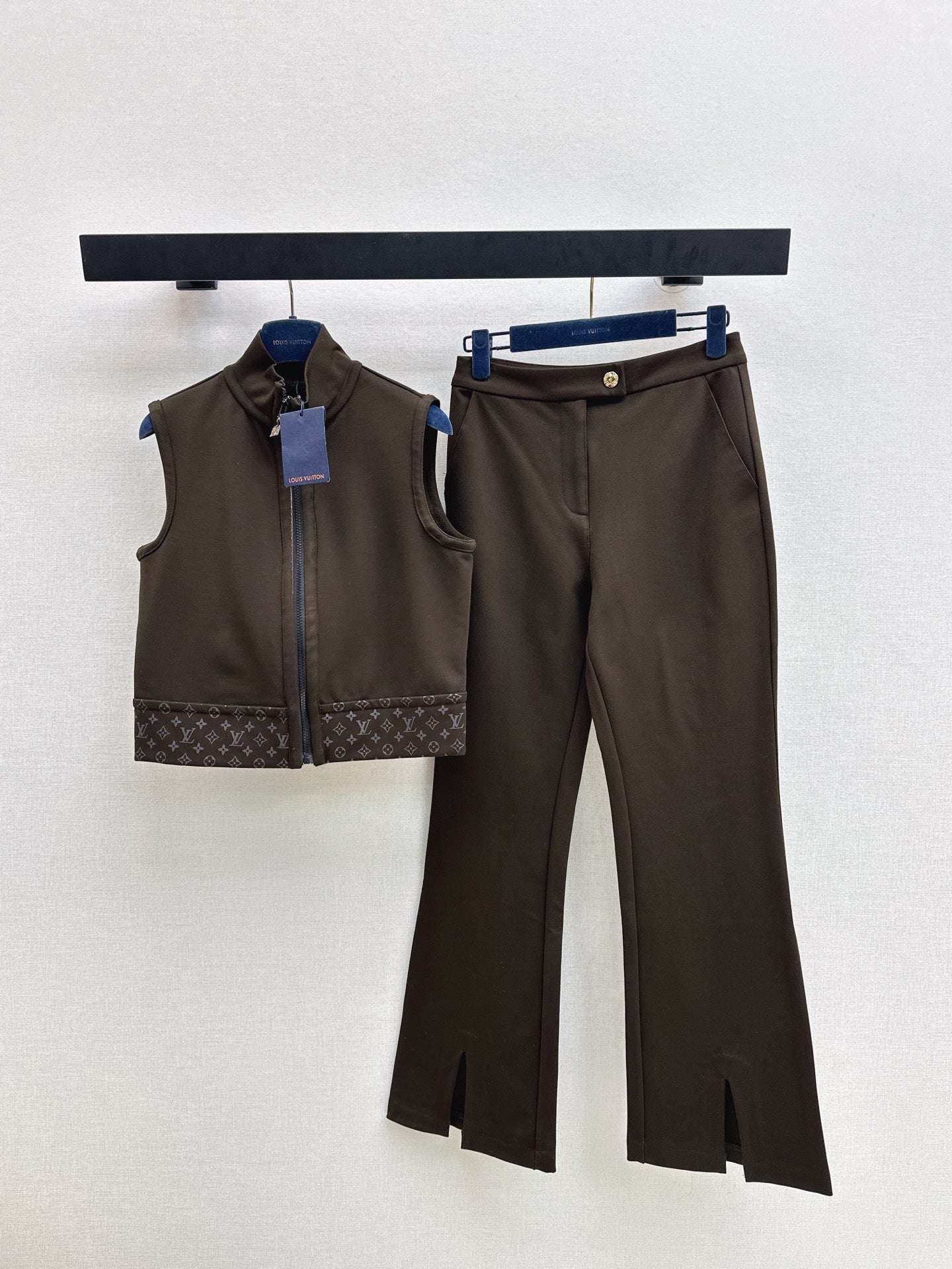 Loui 25fw vest cropped pants set