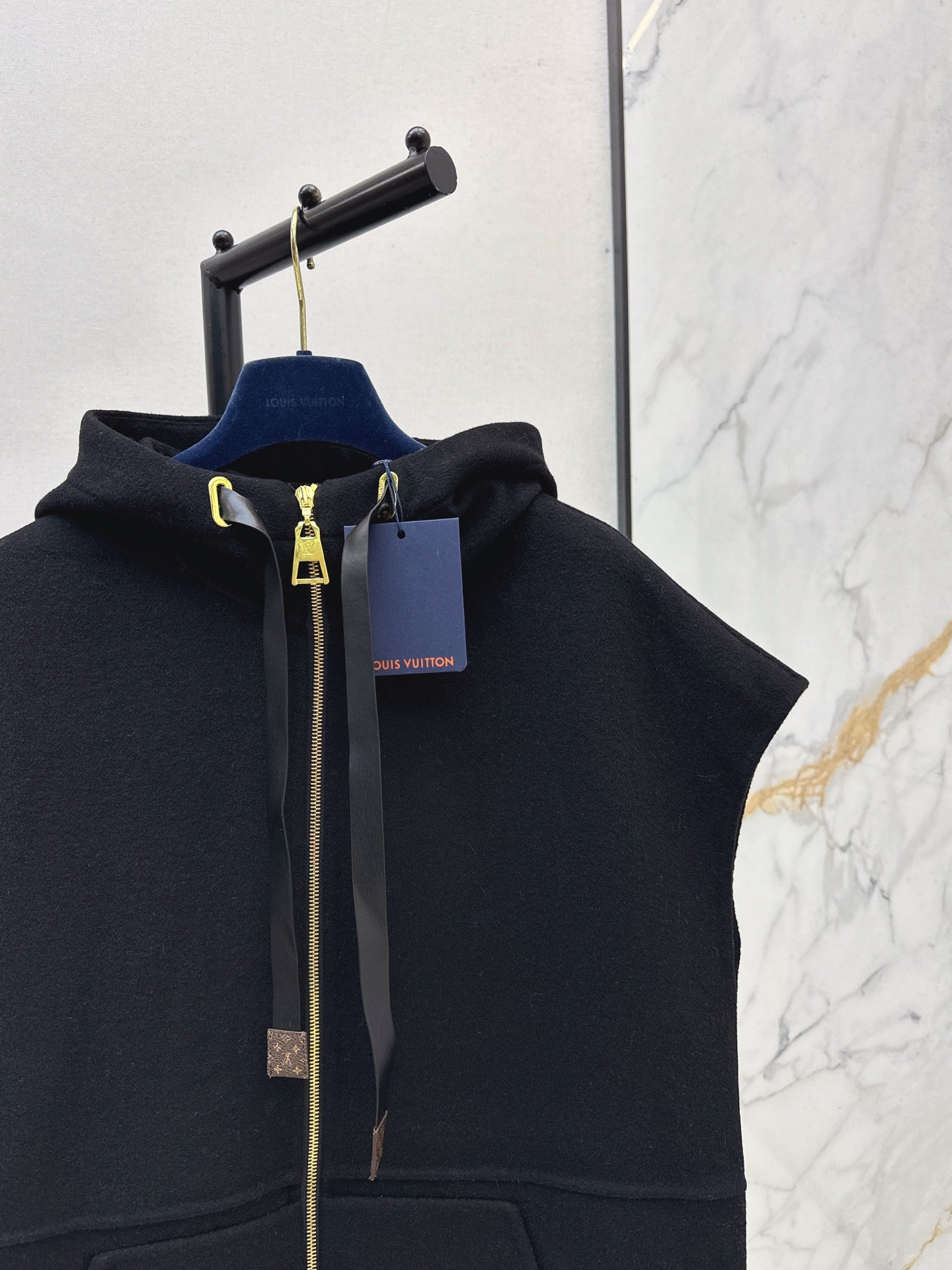 Loui 25fw hooded waistcoat