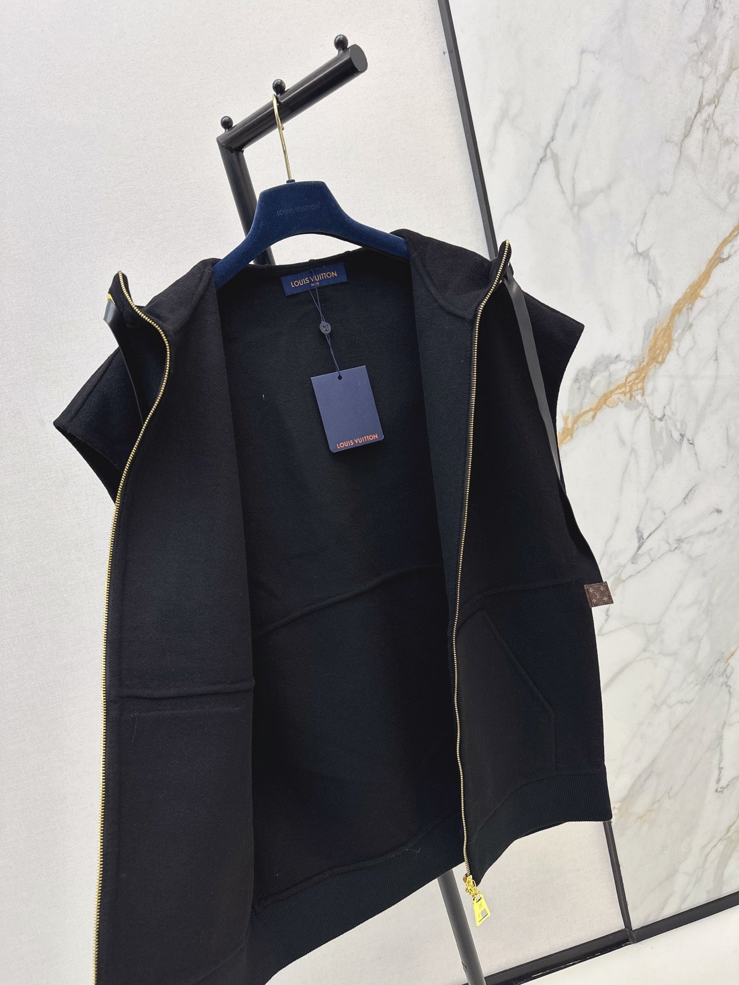 Loui 25fw hooded waistcoat