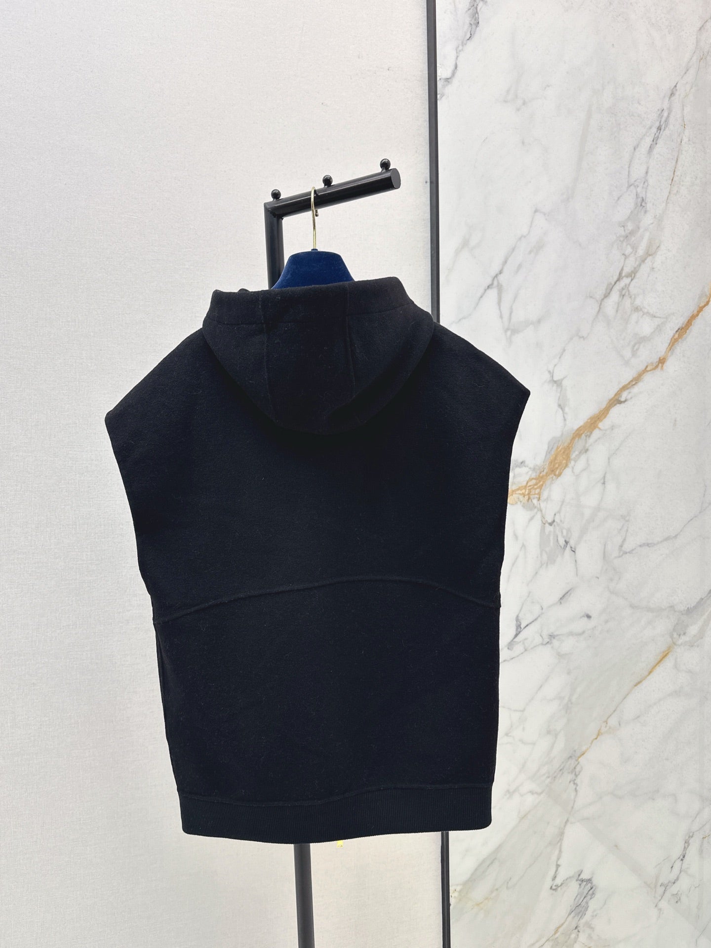 Loui 25fw hooded waistcoat