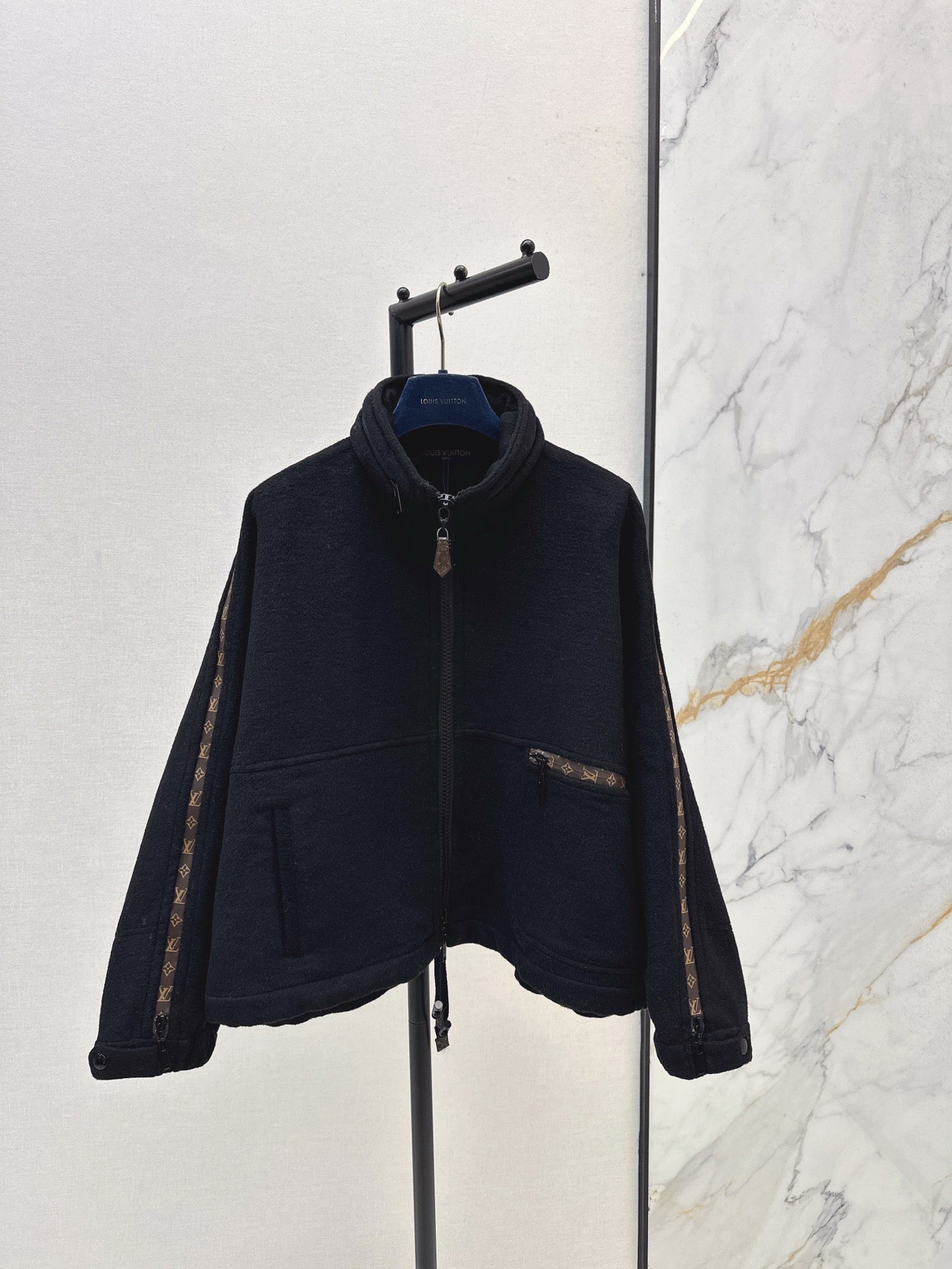 Loui 25fw hooded jacket