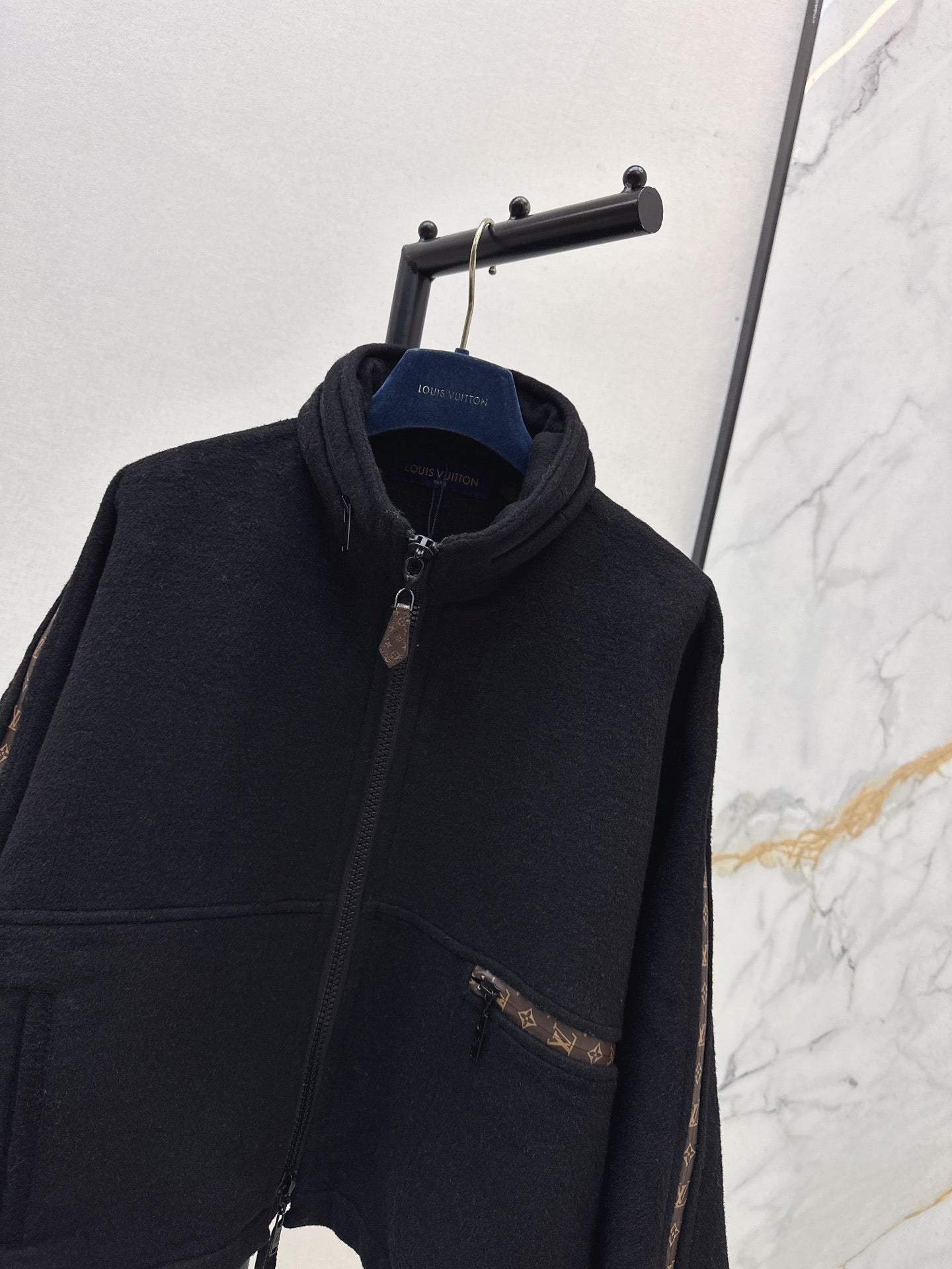 Loui 25fw hooded jacket