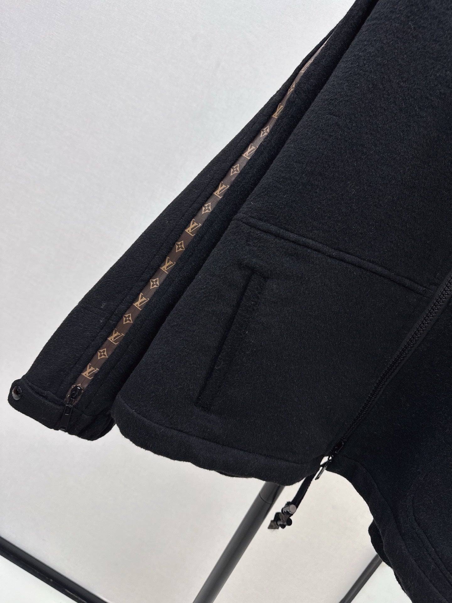 Loui 25fw hooded jacket