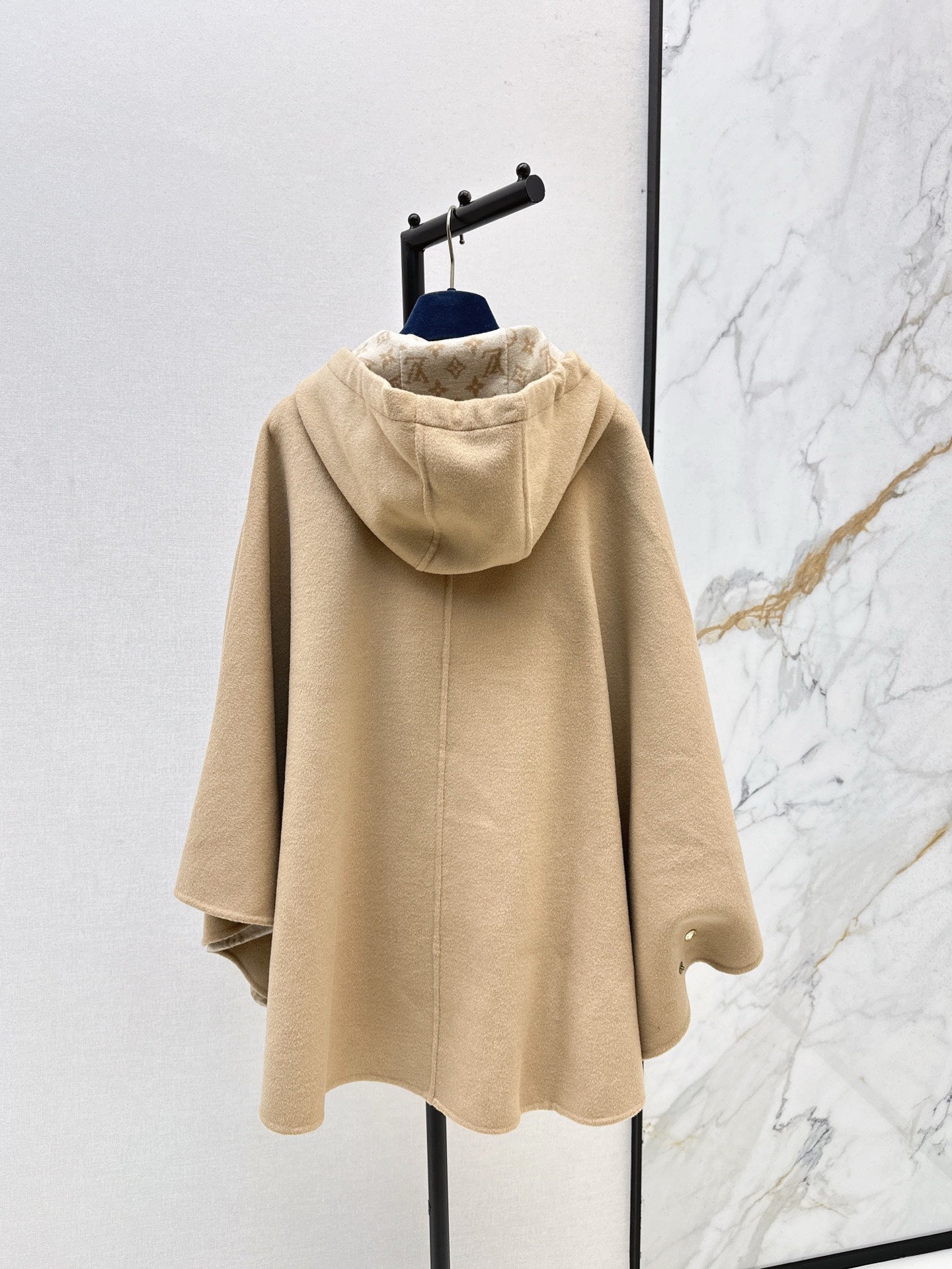 Loui 25fw reversible hooded coats