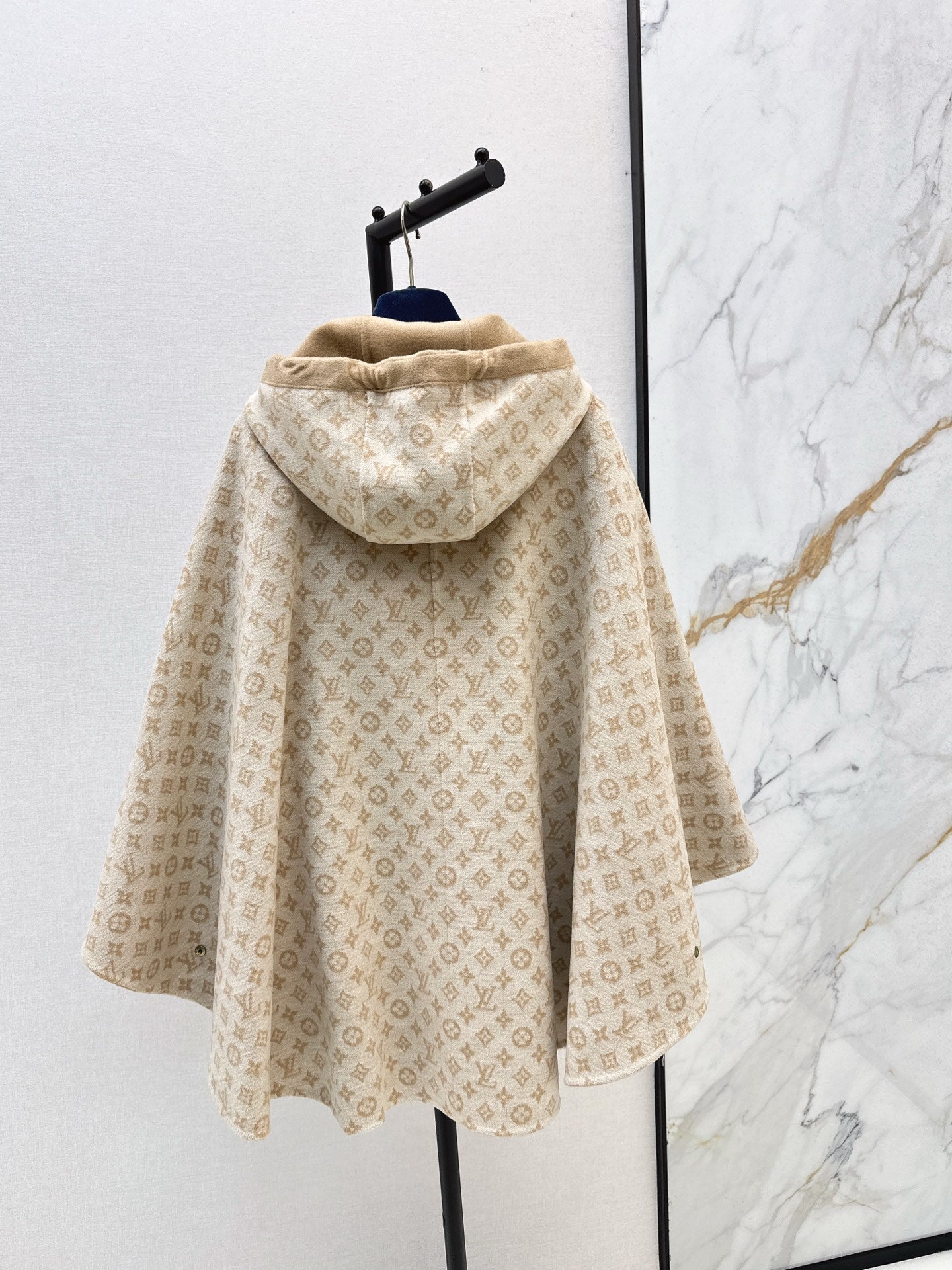 Loui 25fw reversible hooded coats