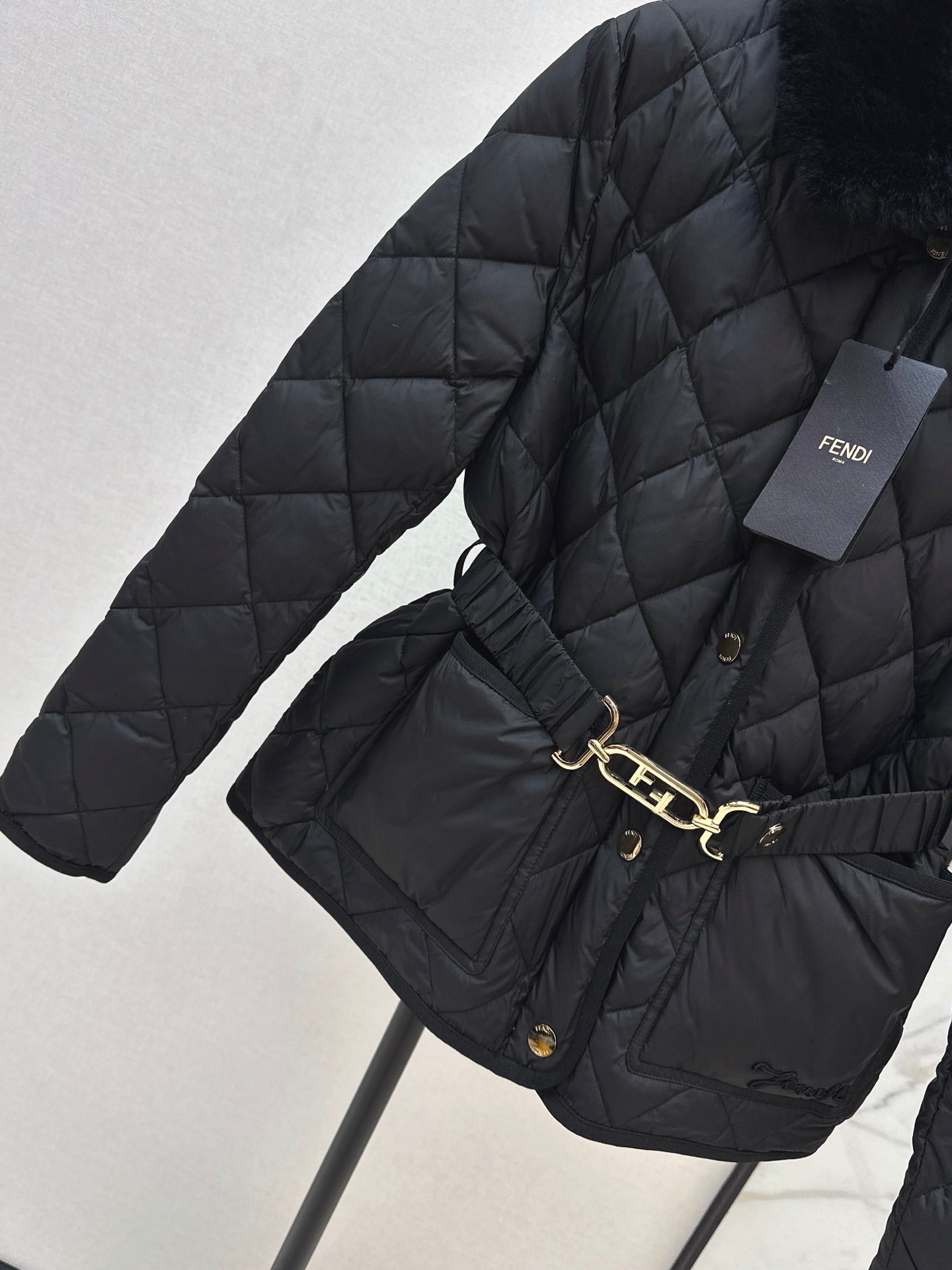 Fen 25fw down jacket