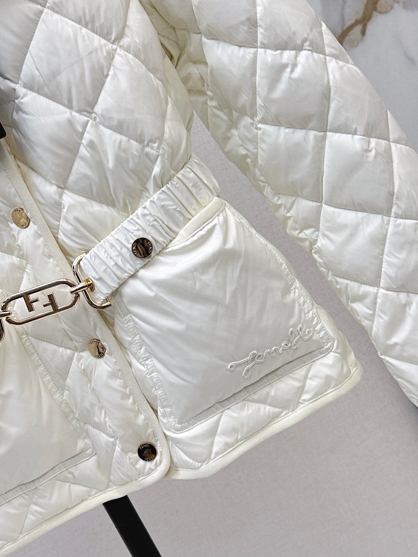 Fen 25fw down jacket