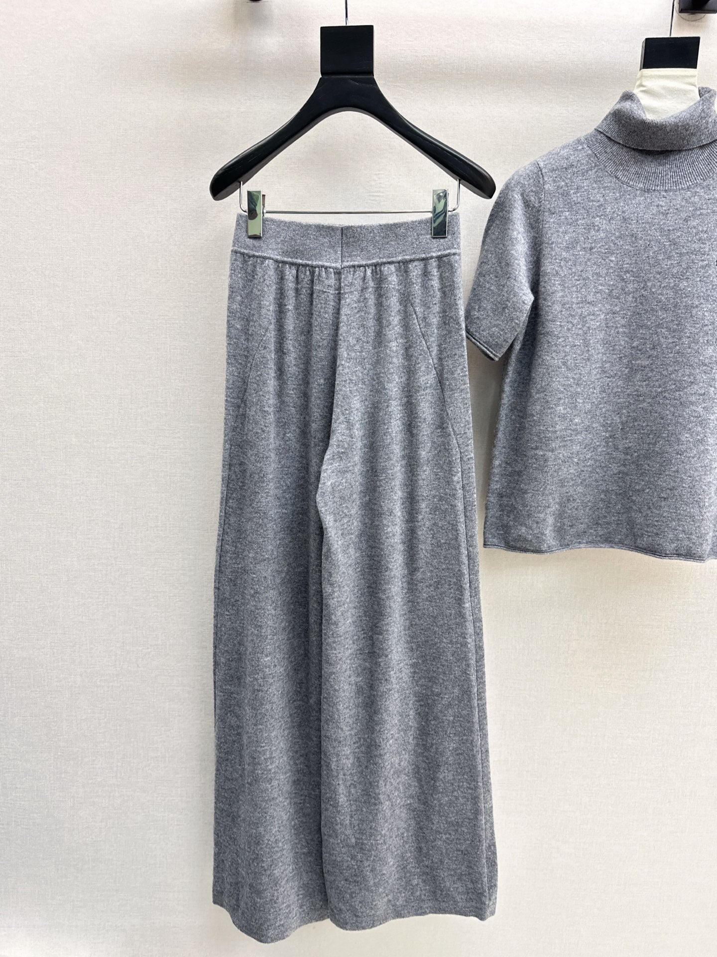 Miu 25fw turtleneck sweater pants set