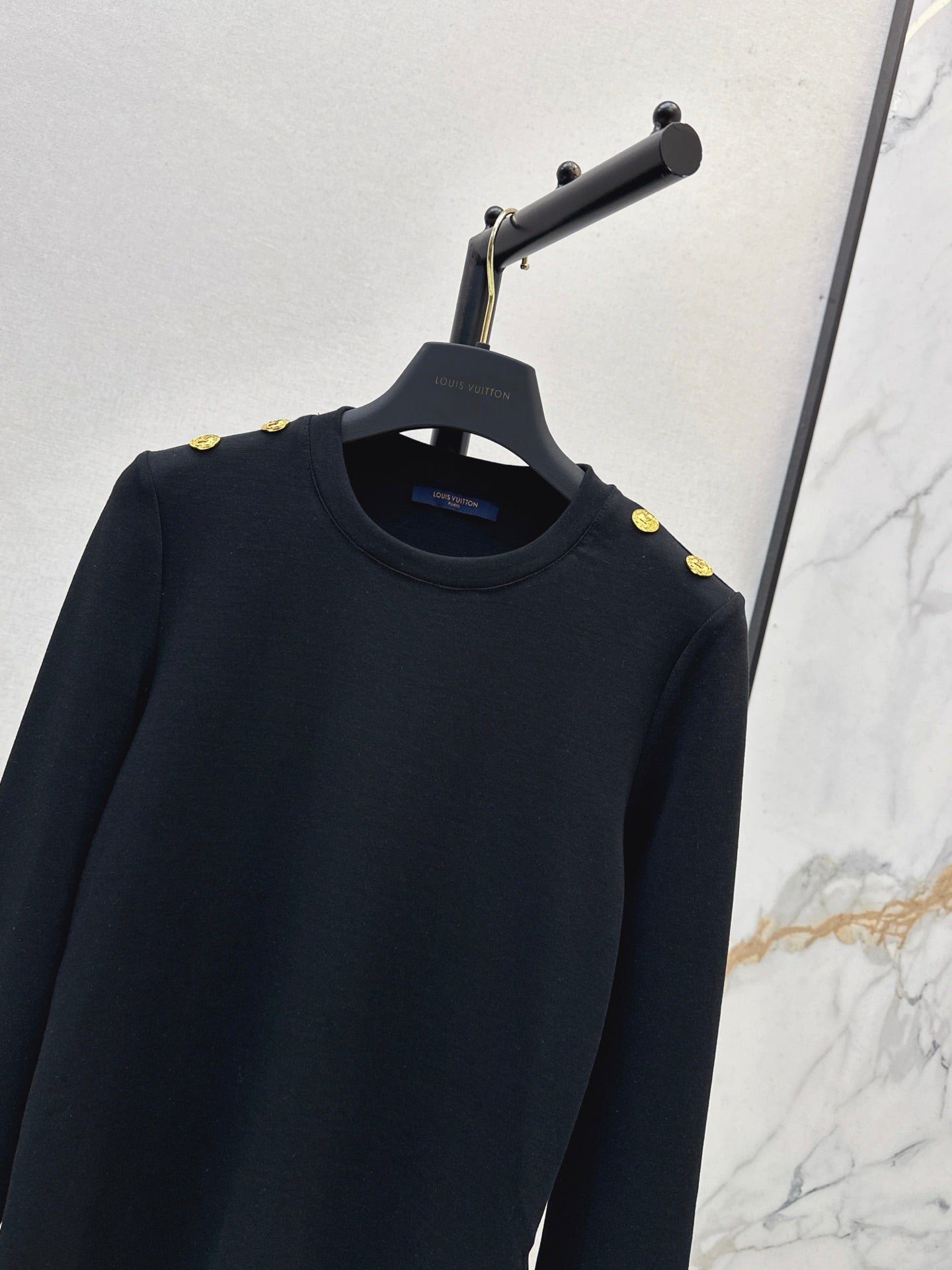 Loui 25fw base layer