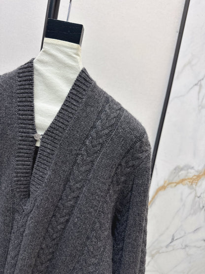 Loe 25fw v-neck sweater