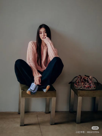 Loe 25fw v-neck sweater