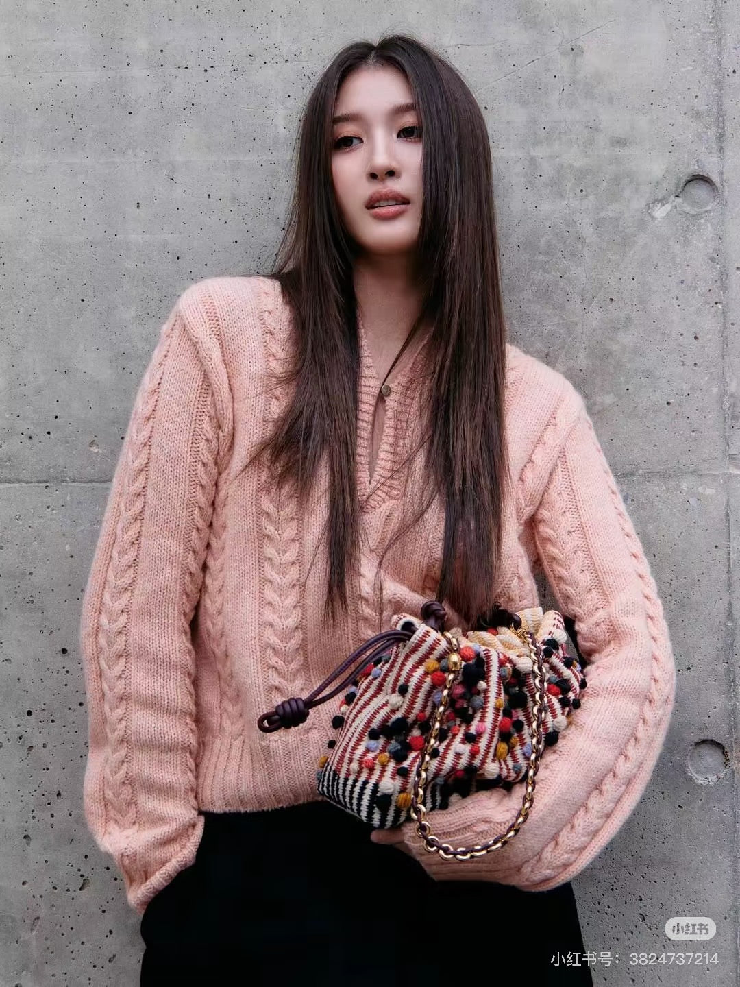 Loe 25fw v-neck sweater