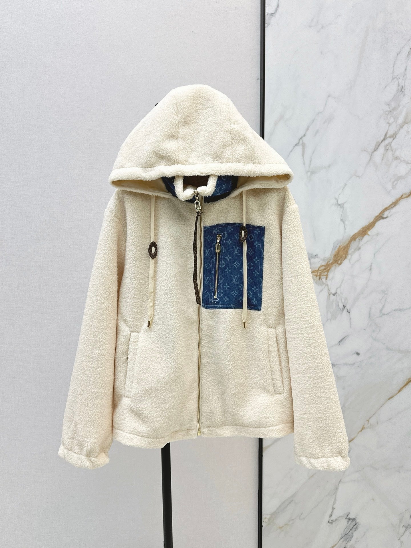 Loui 25fw  lamb fleece coat