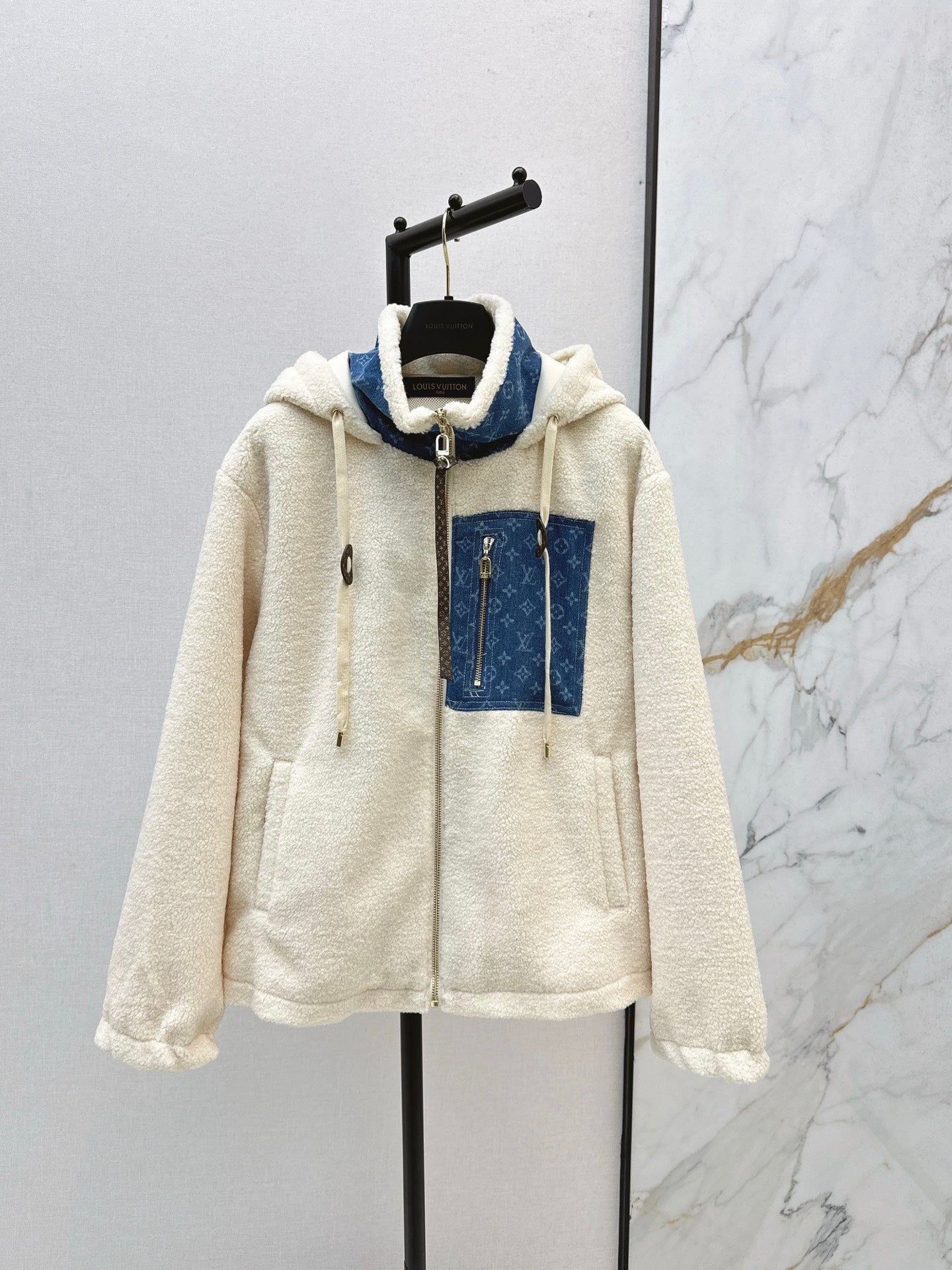 Loui 25fw  lamb fleece coat