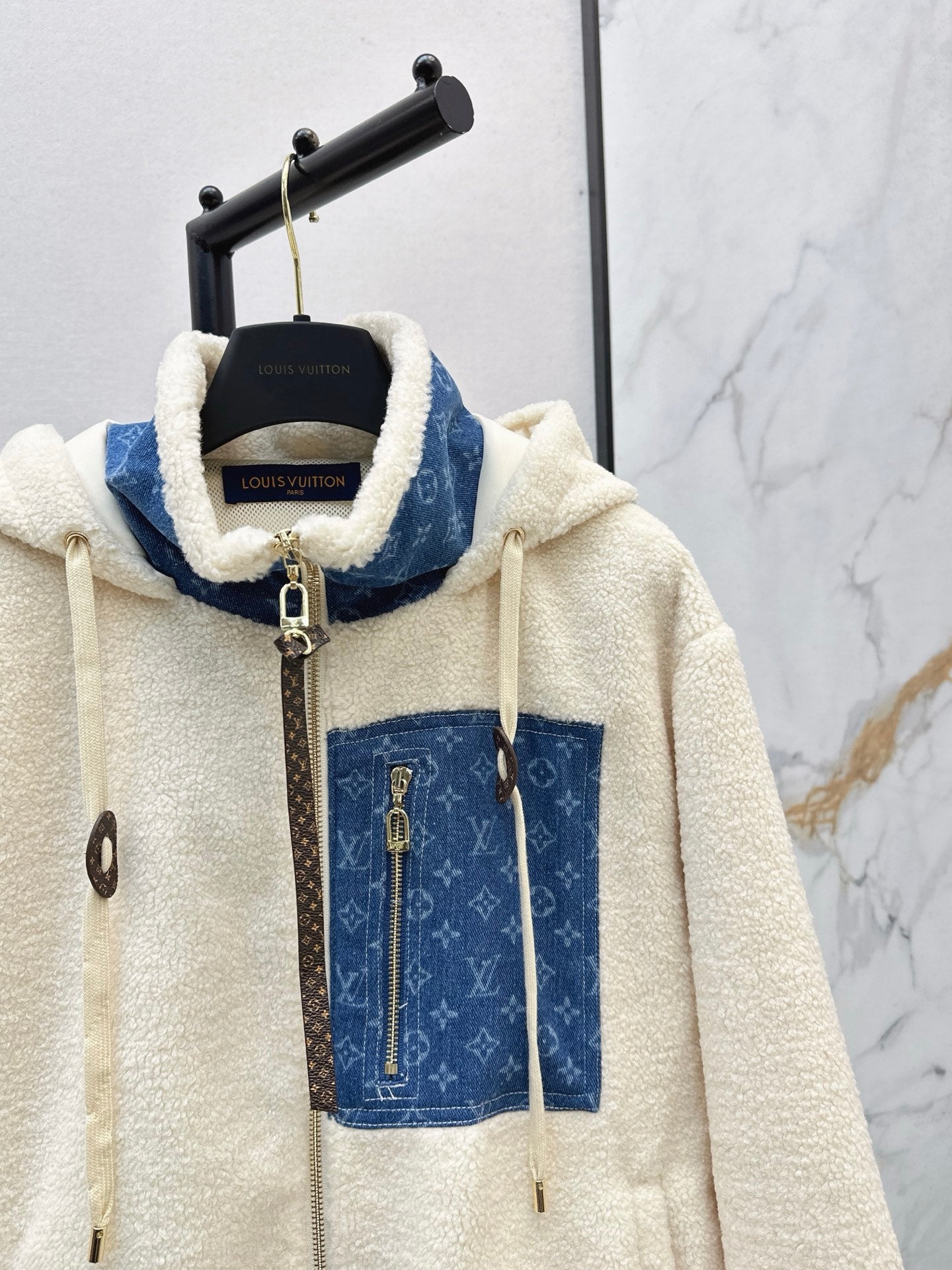 Loui 25fw  lamb fleece coat