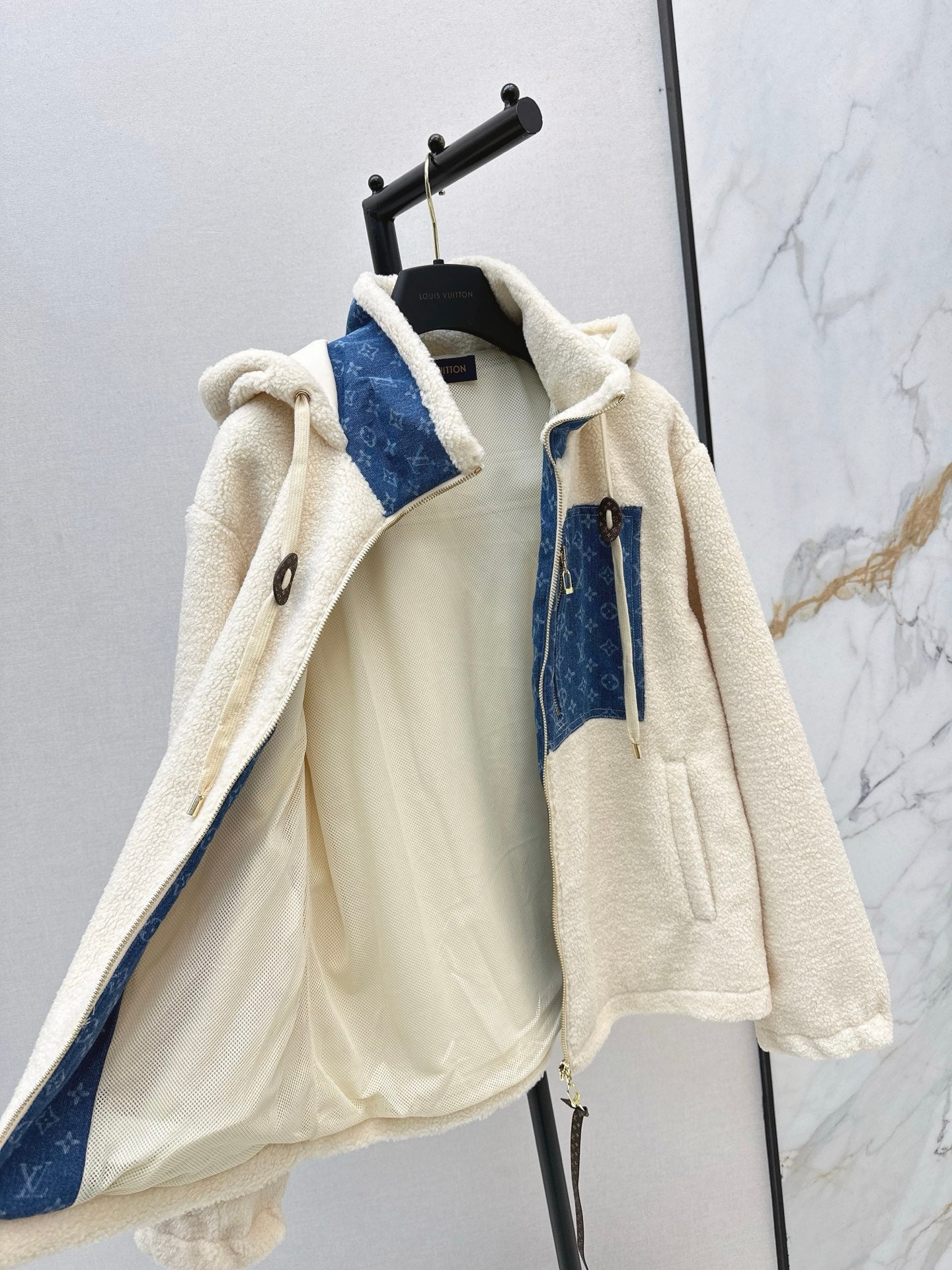 Loui 25fw  lamb fleece coat