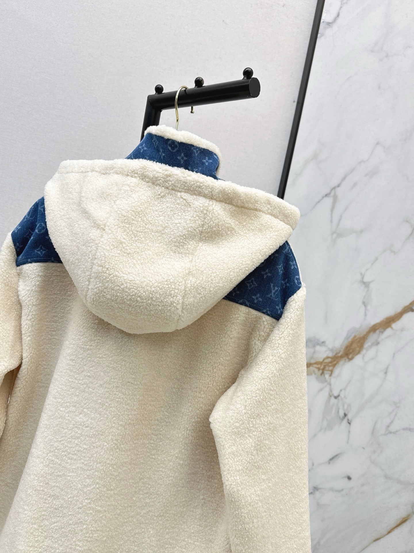 Loui 25fw  lamb fleece coat