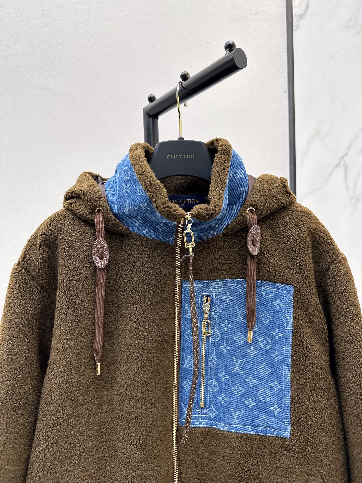 Loui 25fw  lamb fleece coat