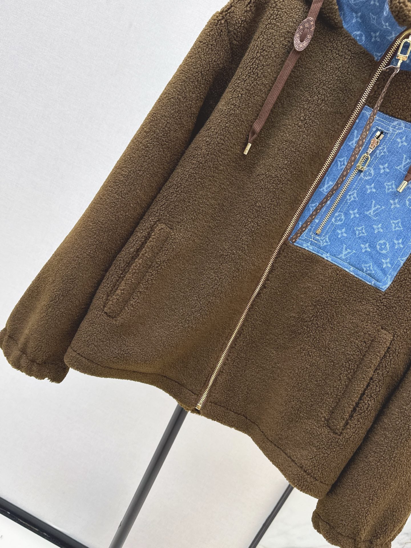 Loui 25fw  lamb fleece coat