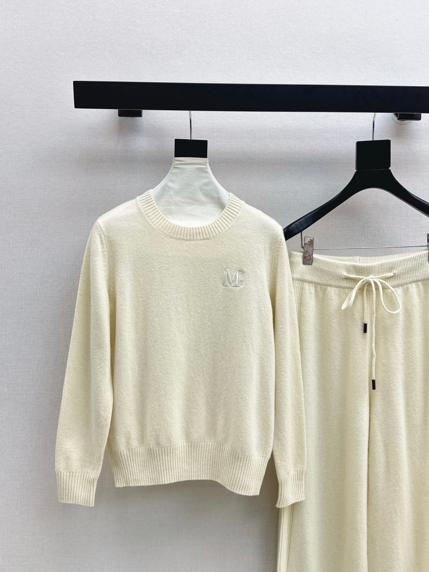 Max 25fw wool sweater pants set