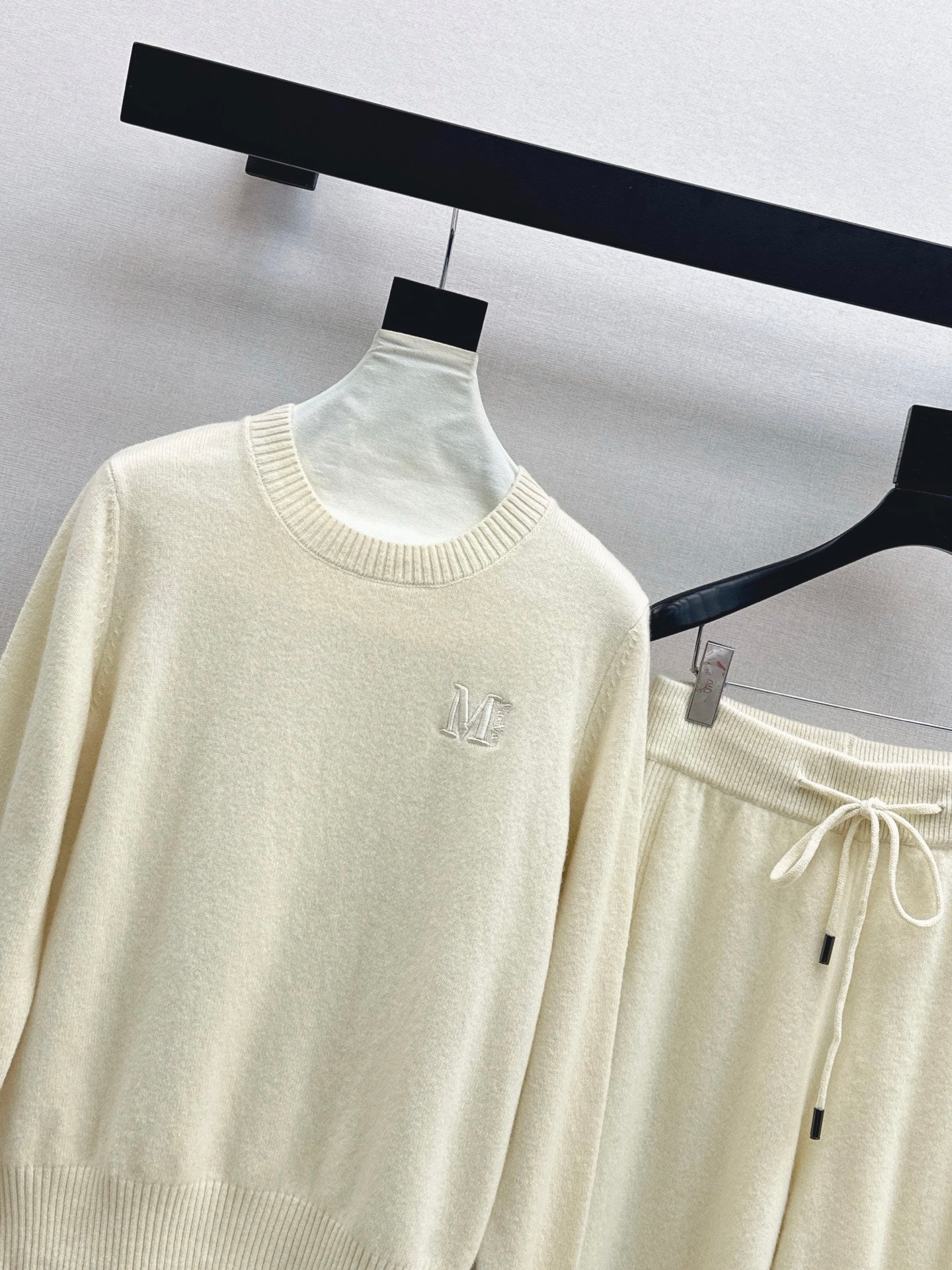 Max 25fw wool sweater pants set