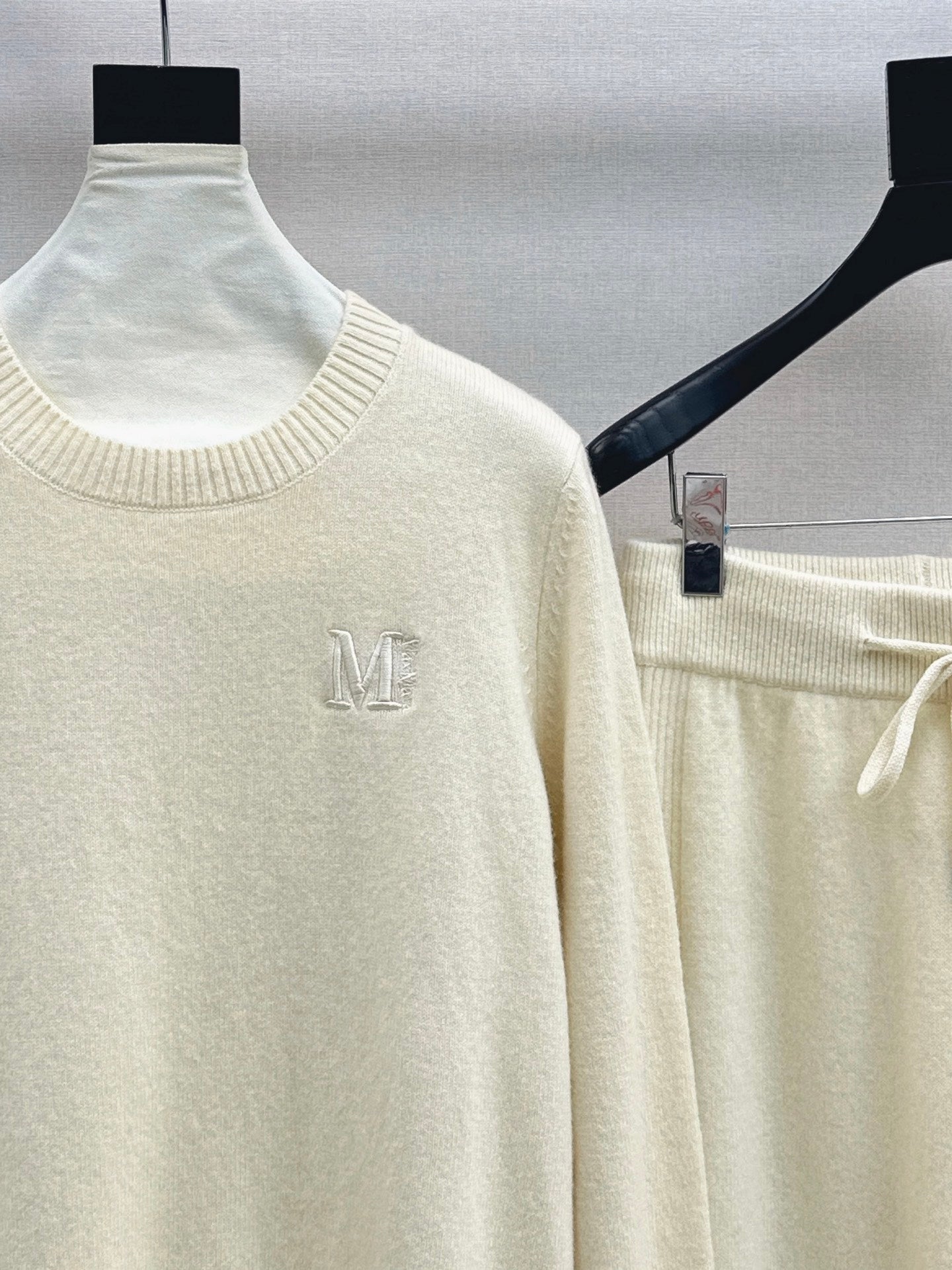 Max 25fw wool sweater pants set