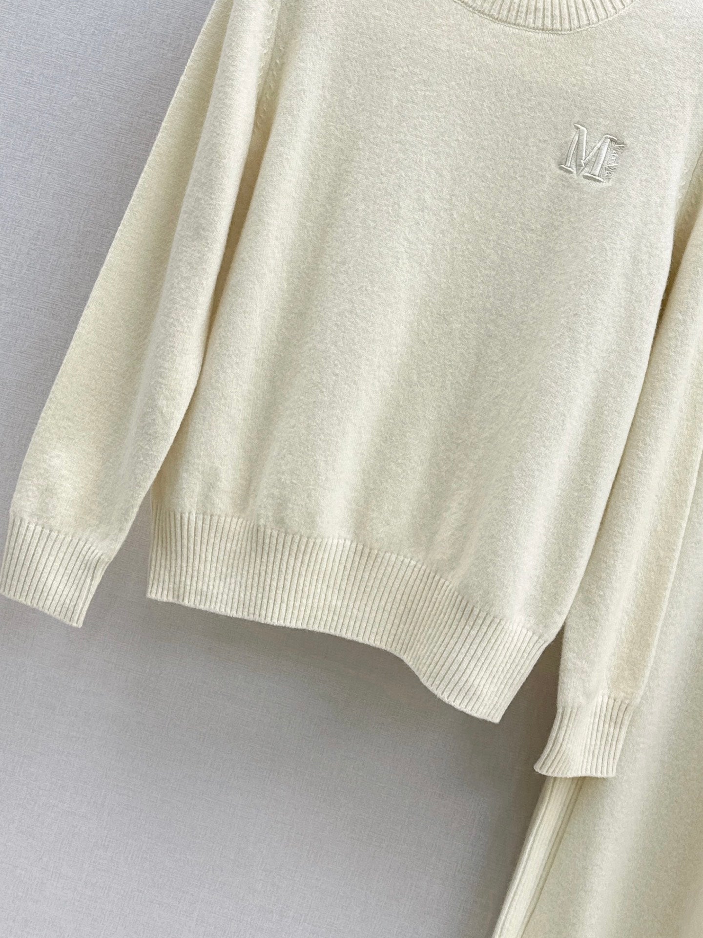 Max 25fw wool sweater pants set