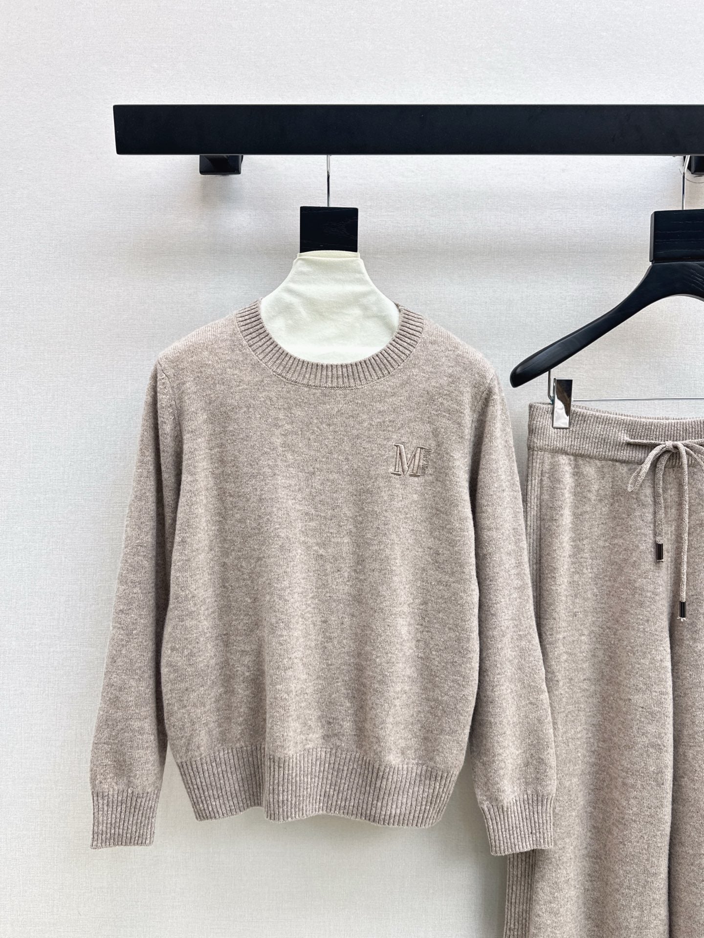 Max 25fw wool sweater pants set