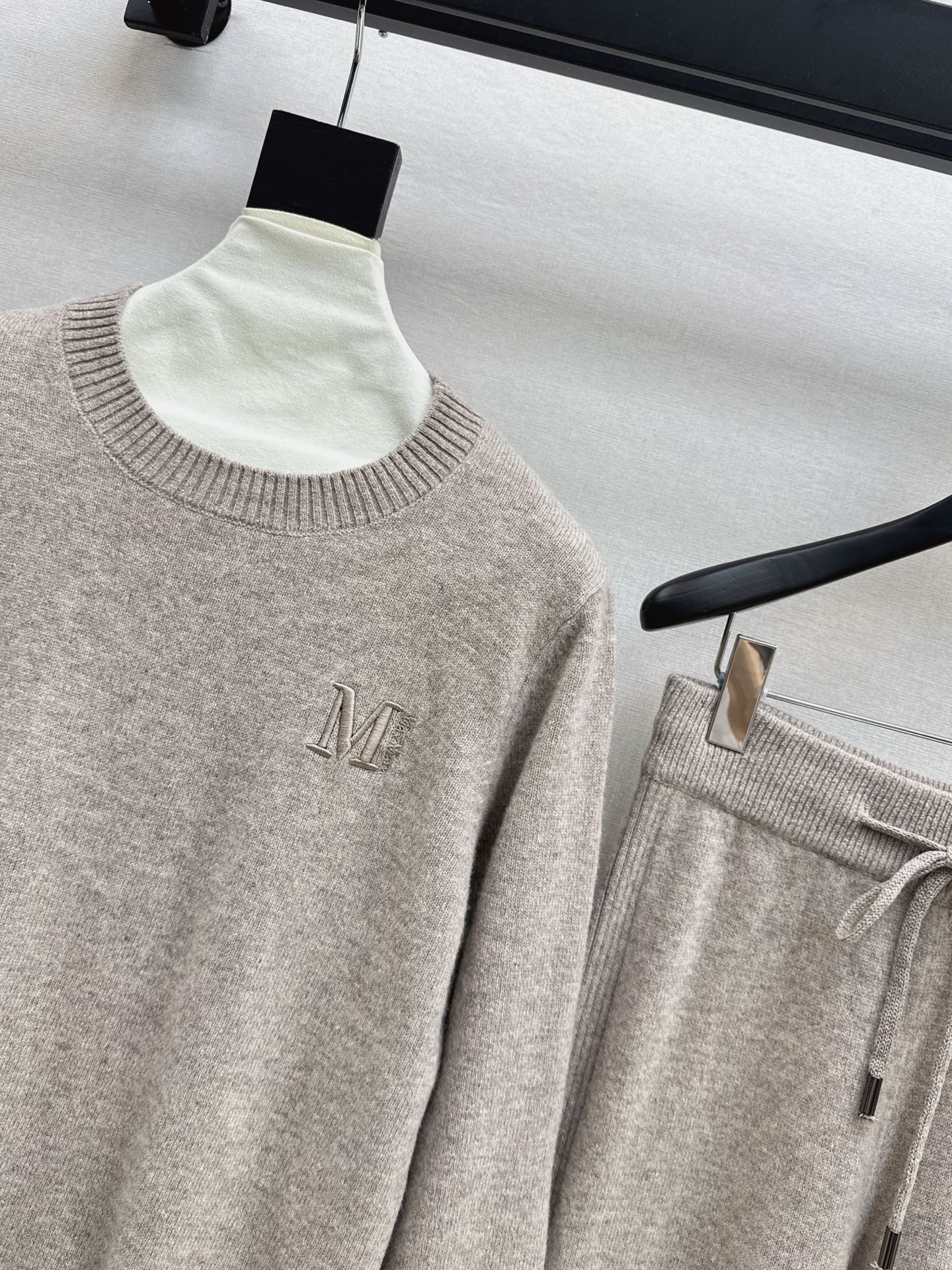 Max 25fw wool sweater pants set