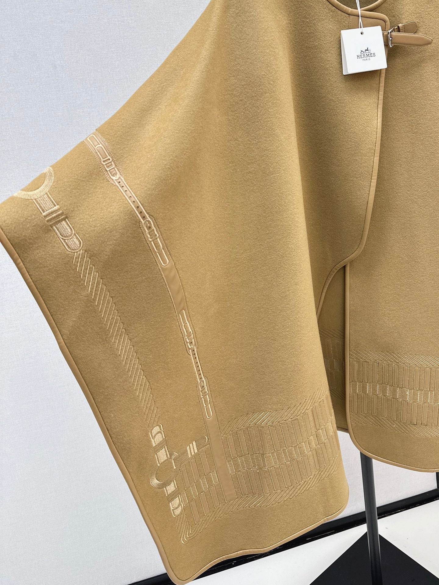 Herm 25fw cape coats