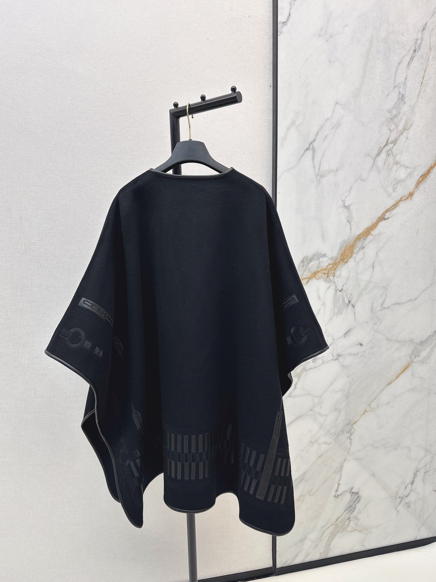 Herm 25fw cape coats