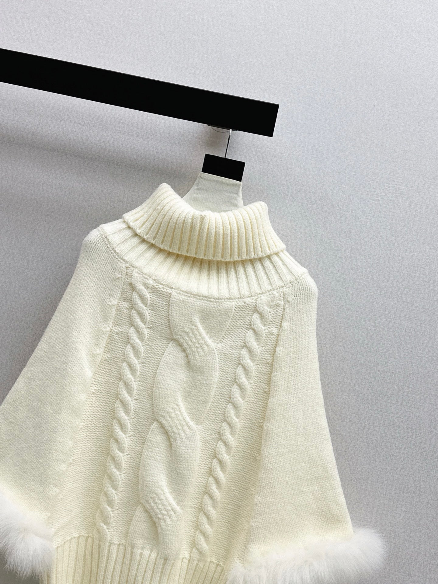 Fend 25fw turtleneck sweater