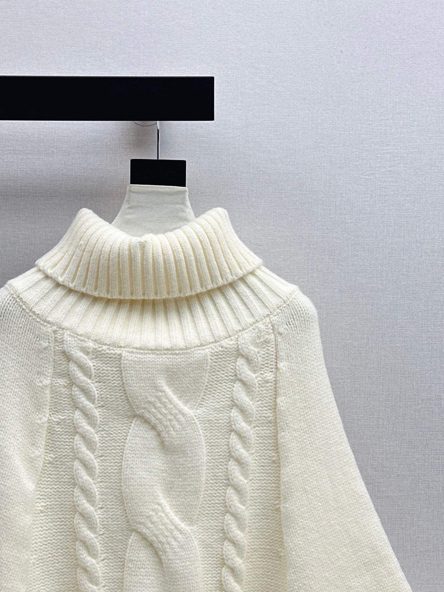 Fend 25fw turtleneck sweater