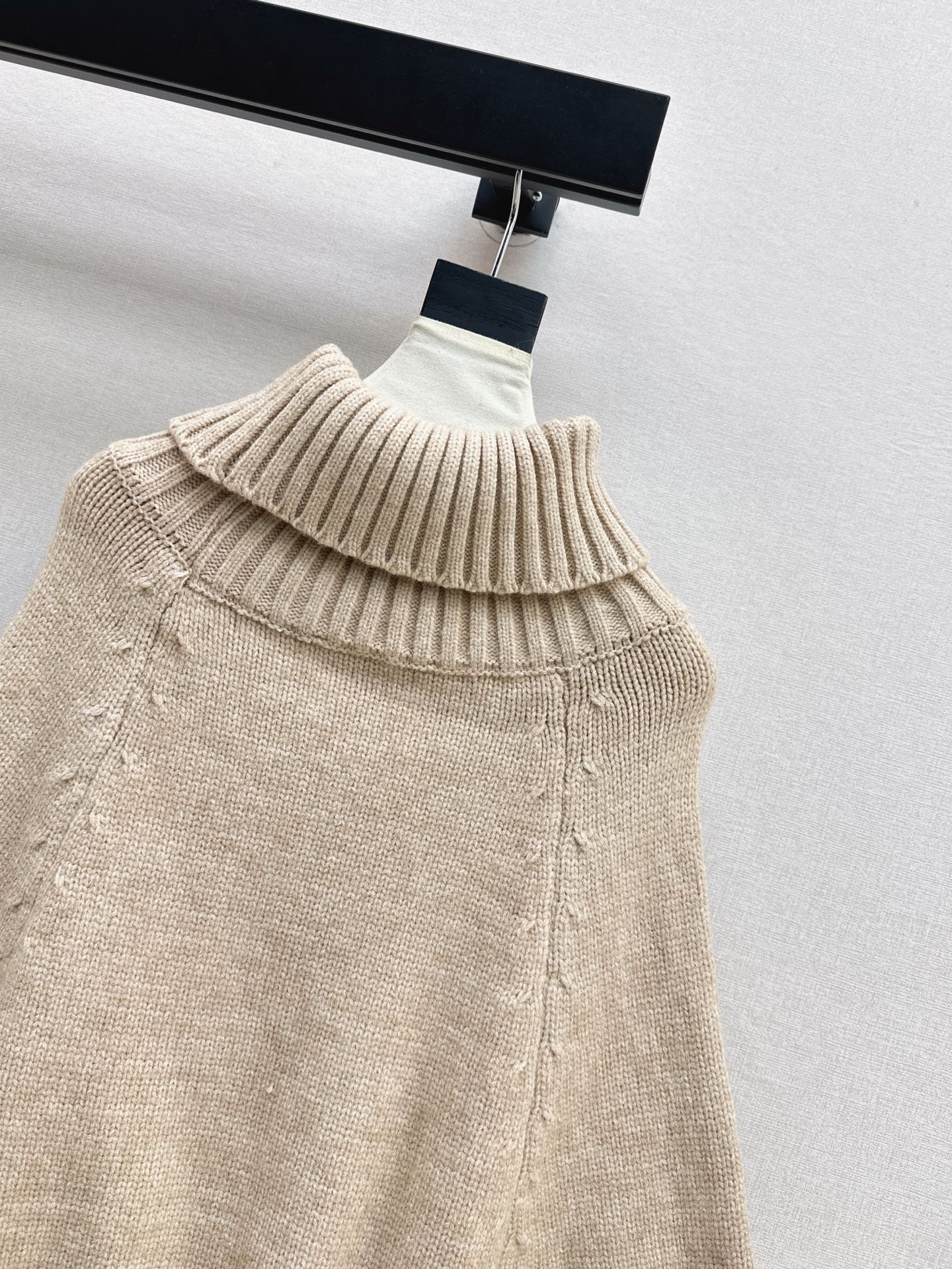 Fend 25fw turtleneck sweater