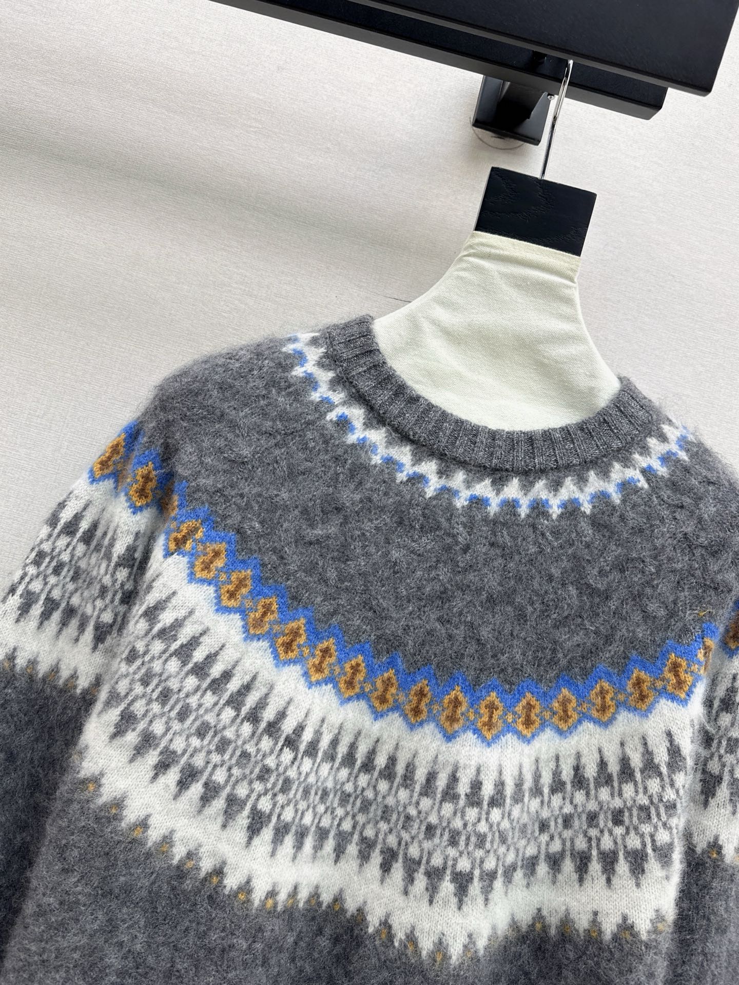 Loro 25fw knitted sweater