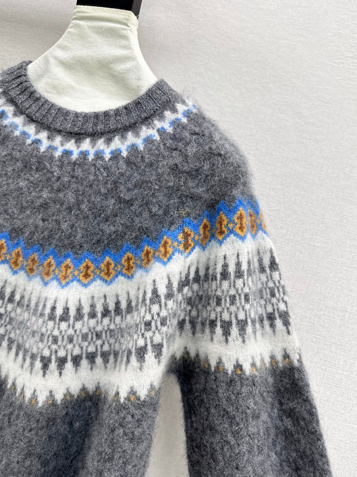 Loro 25fw knitted sweater