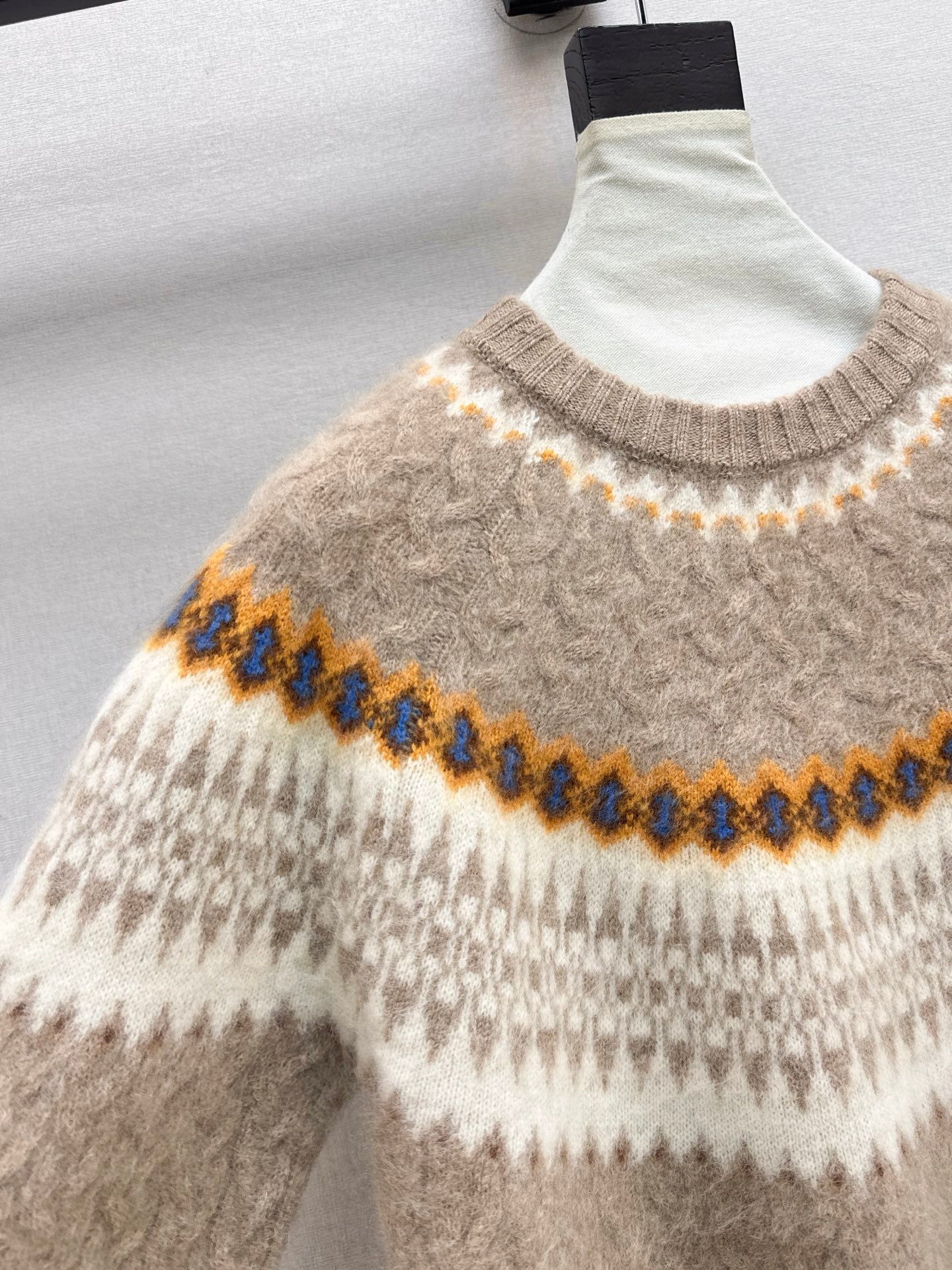 Loro 25fw knitted sweater